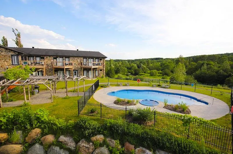 Facade/entrance in Condos Hotel Lion D'Or