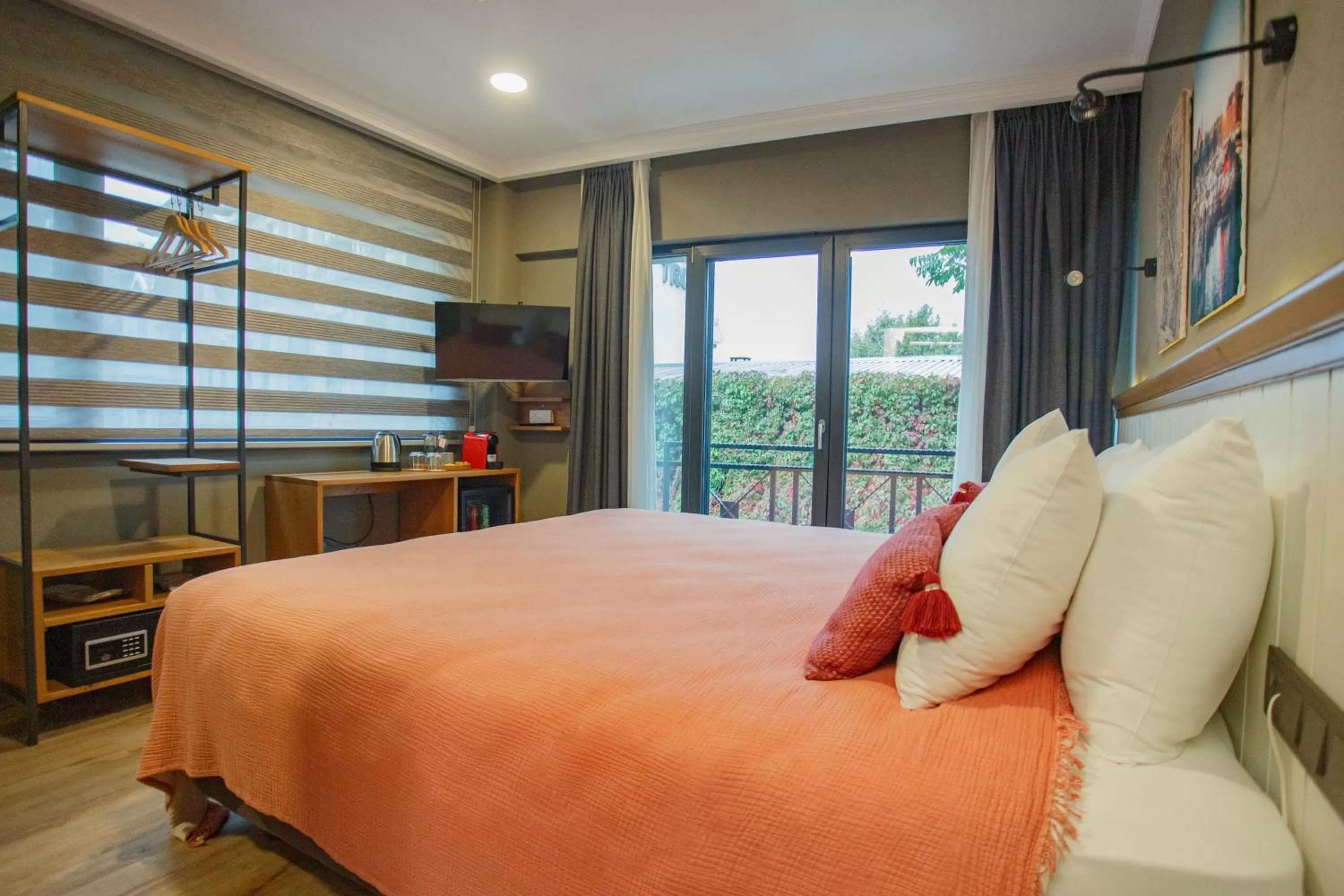 TV and multimedia, Bed in Istanbul Old City Colorful Houses Balat PETRION Hotel