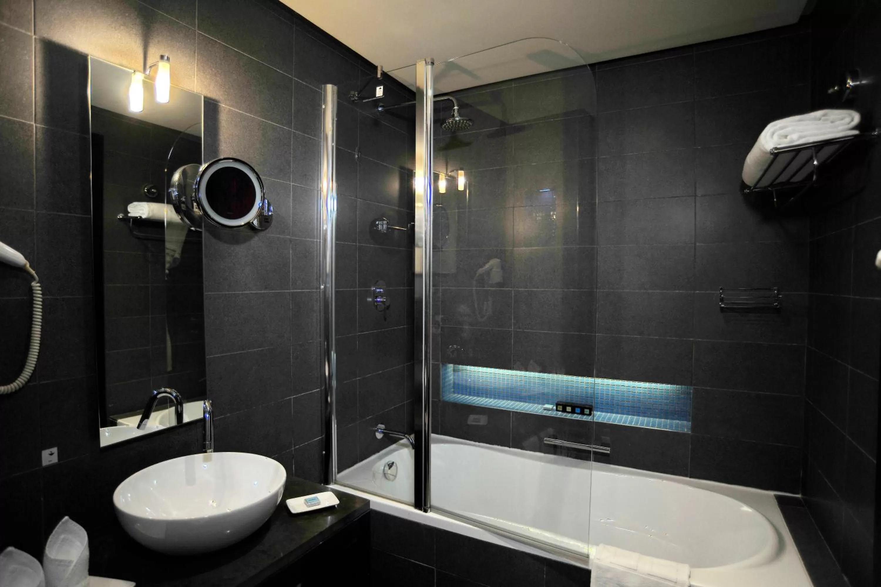 Bathroom in Hues Boutique Hotel