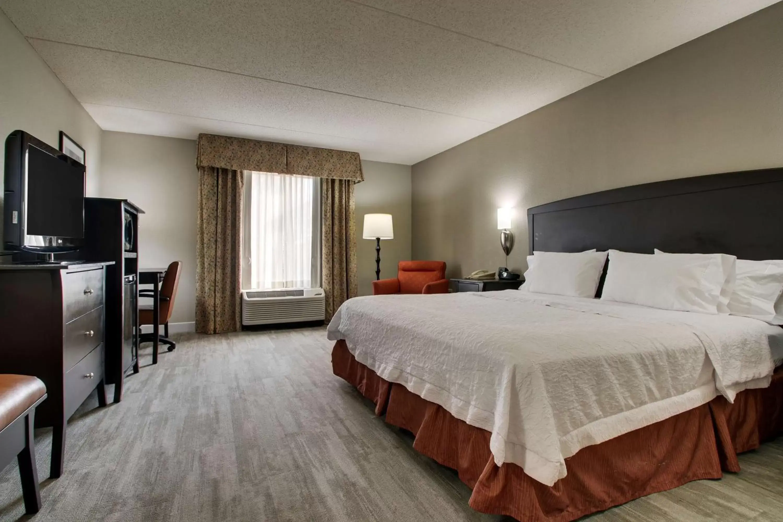 Bedroom, Bed in Hampton Inn & Suites Spartanburg-I-26-Westgate Mall