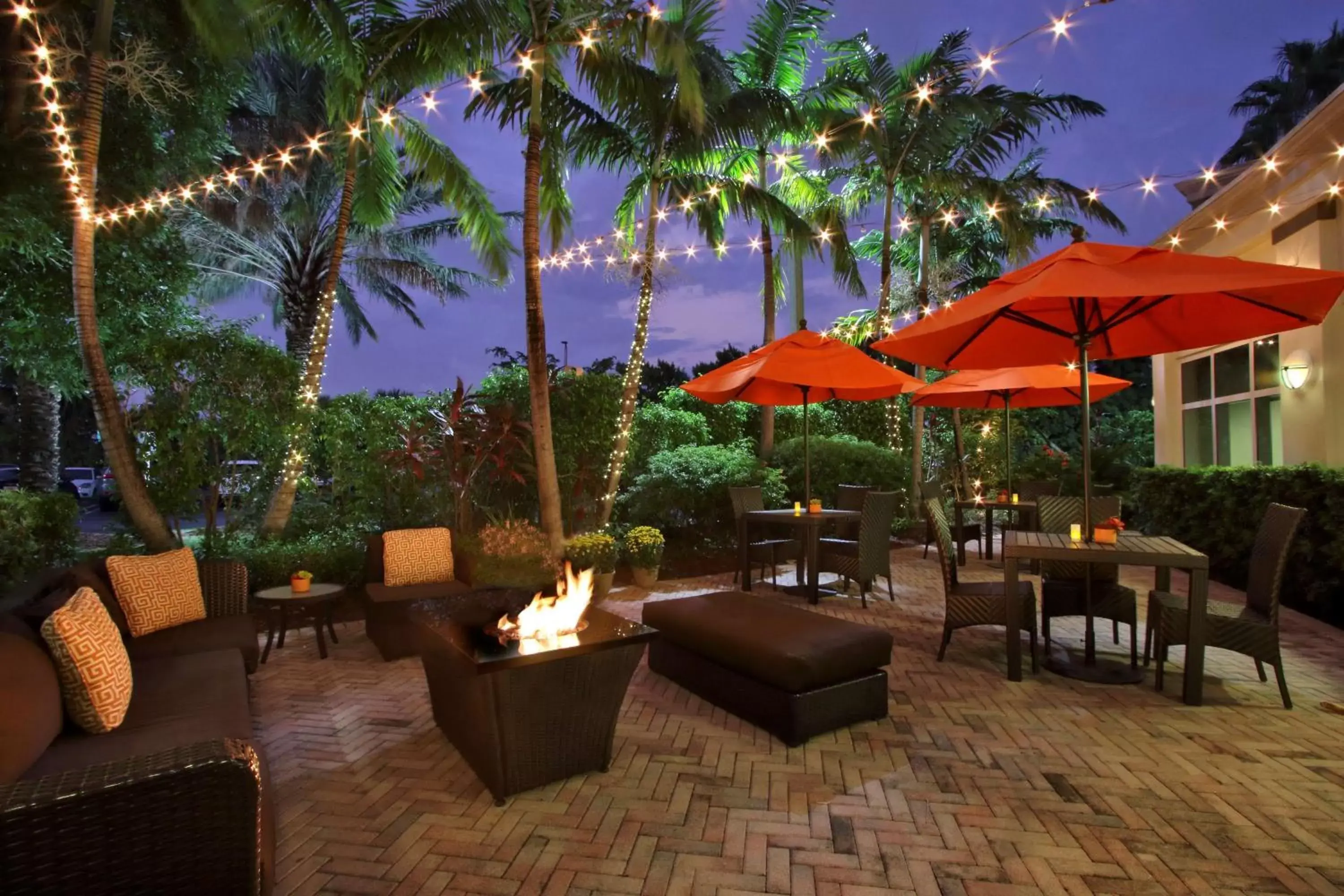 Patio, Restaurant/Places to Eat in Hilton Garden Inn Miami Airport West