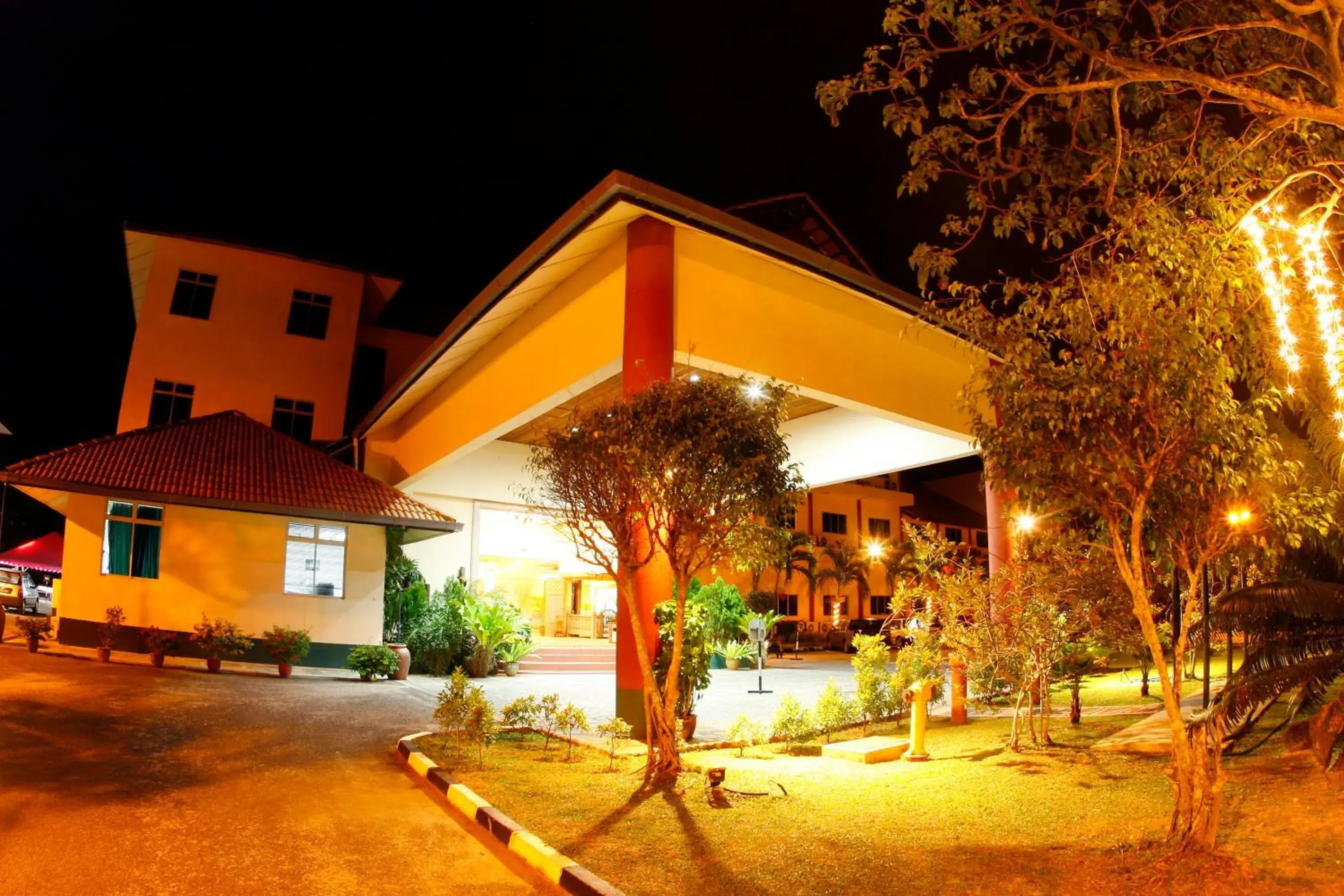 Facade/entrance, Property Building in The Qamar Paka Resort