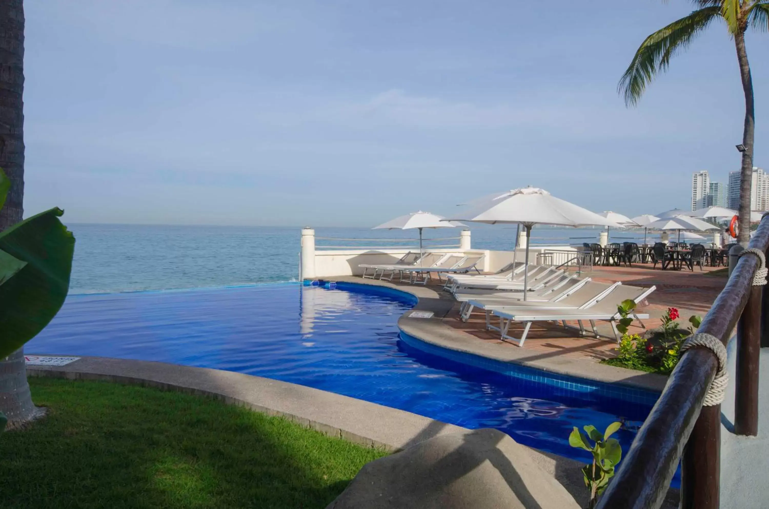 Sea view, Swimming Pool in Plaza Pelicanos Grand Beach Resort All Inclusive