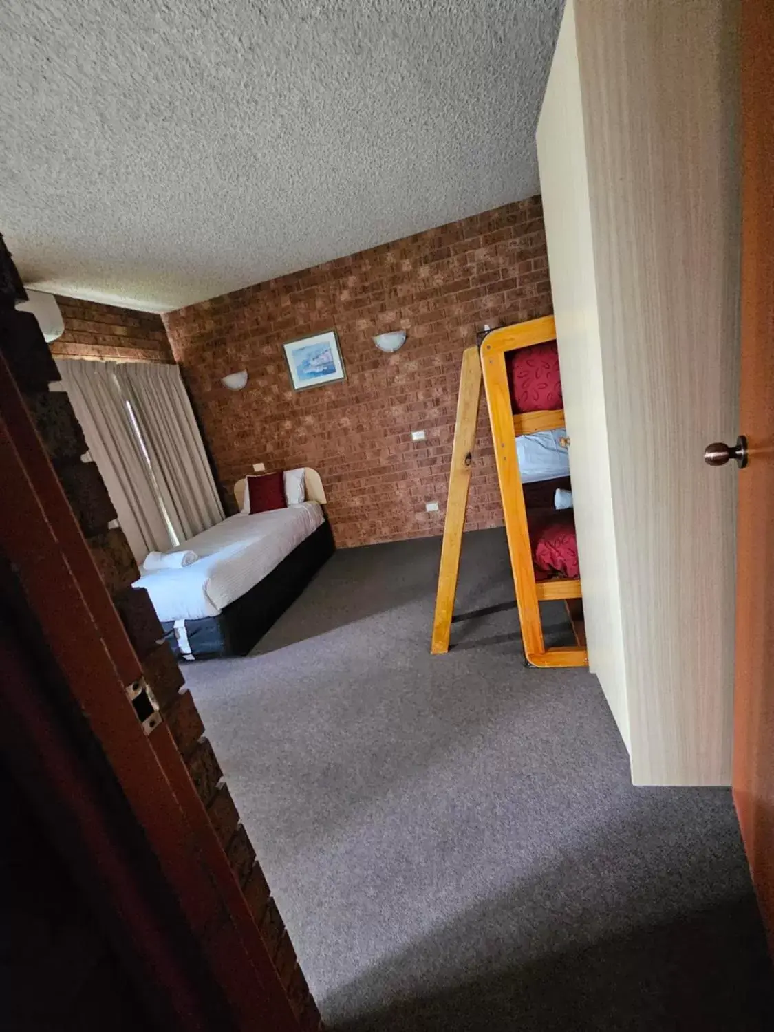 Photo of the whole room in Courtyard Motor Inn