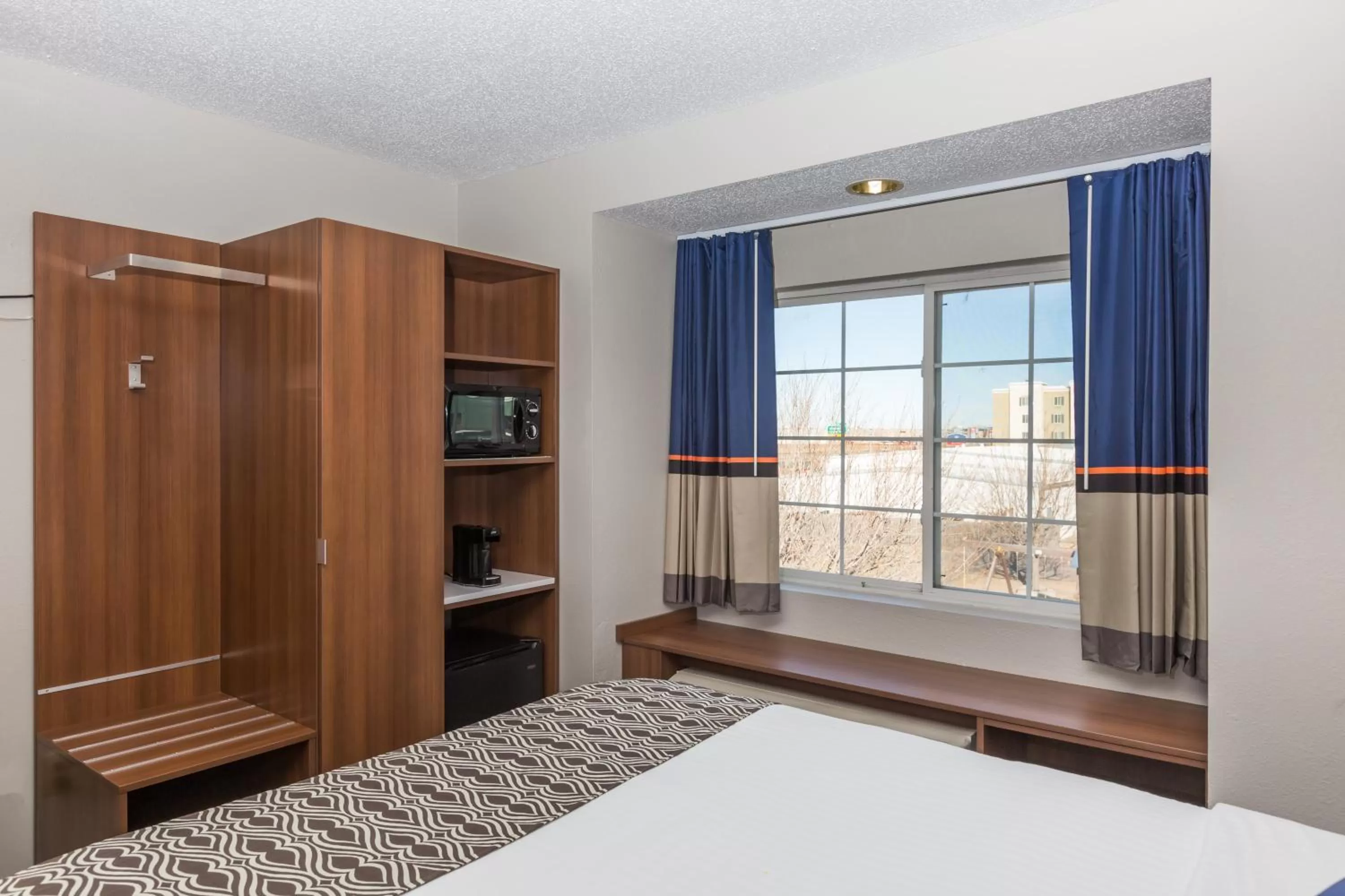 Queen Room - Non-Smoking in Microtel Inn & Suites by Wyndham Sioux Falls
