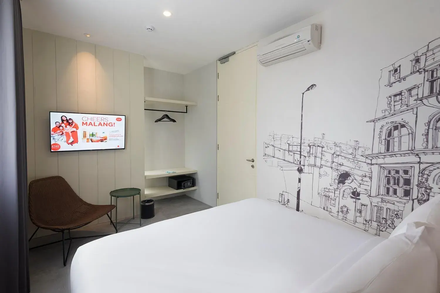 Bed in HARRIS Hotel & Conventions Malang Bed in HARRIS Hotel & Conventions Malang