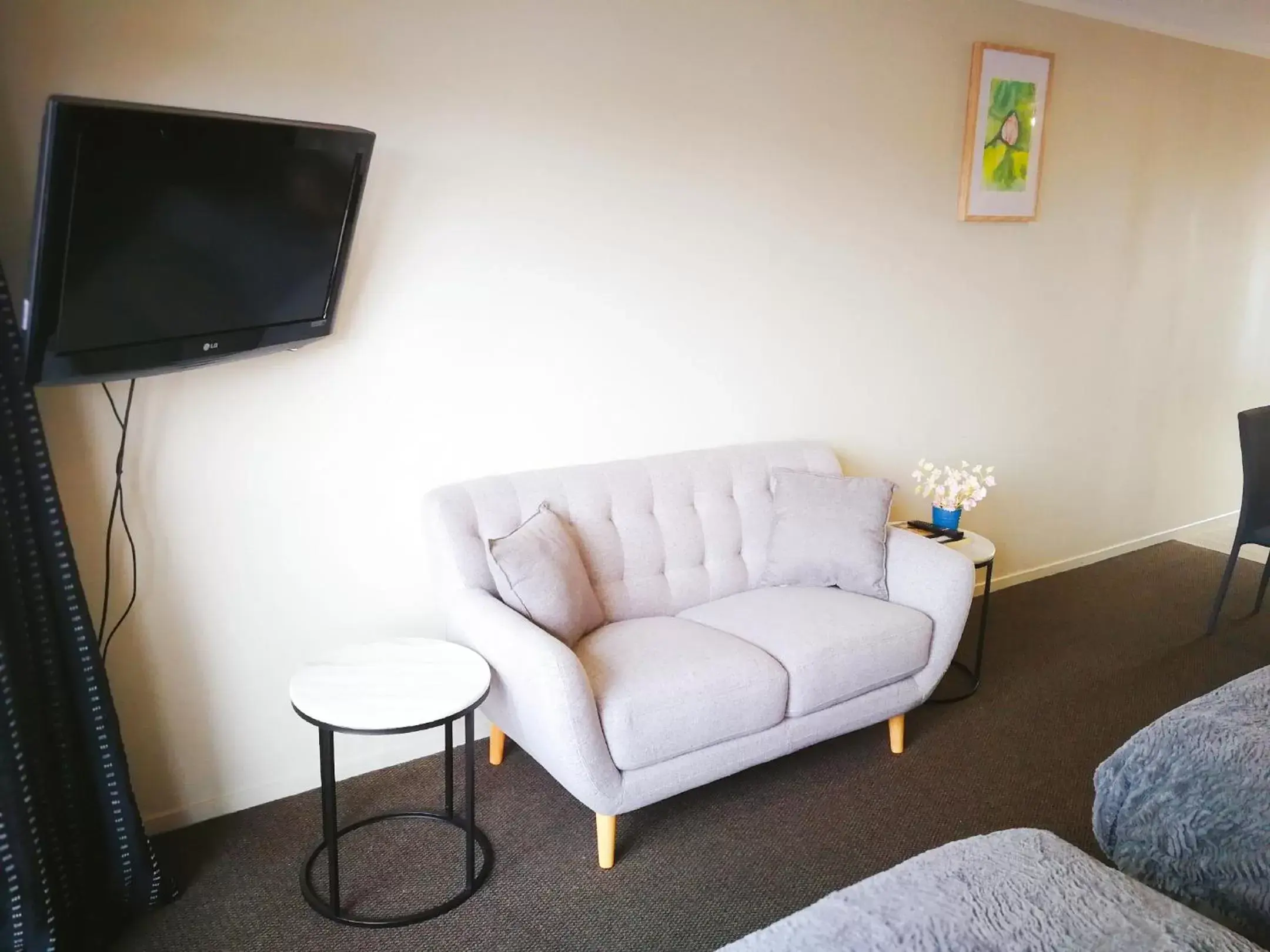 Photo of the whole room, Seating Area in Le Chalet Suisse Motel Taupo