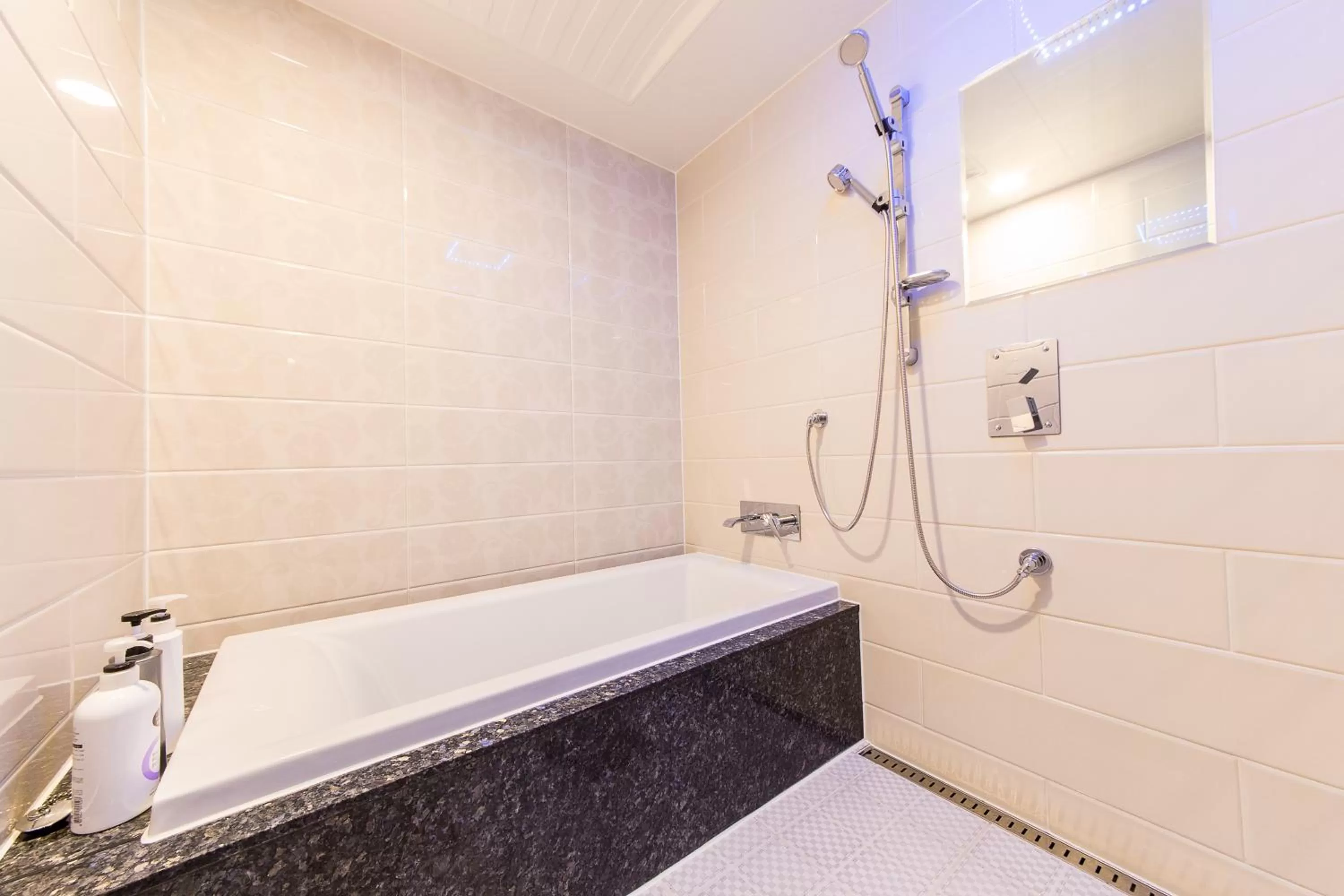 Hot Tub in Boutique Hotel SB Yeouido