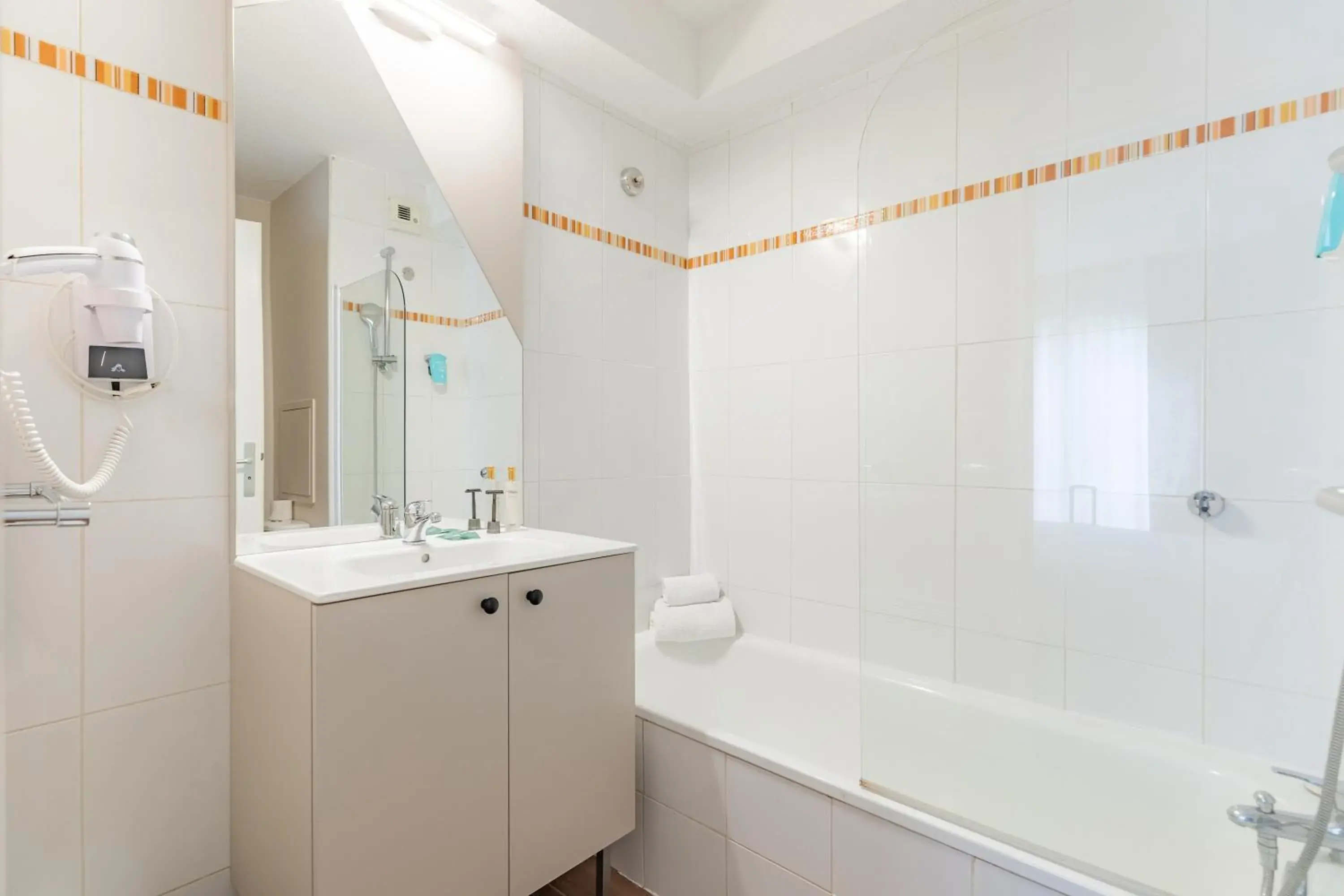 Bathroom in Park & Suites Village Toulouse-Colomiers