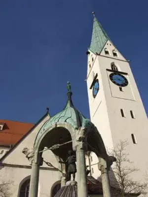 Nearby landmark, Property Building in Der Fuerstenhof