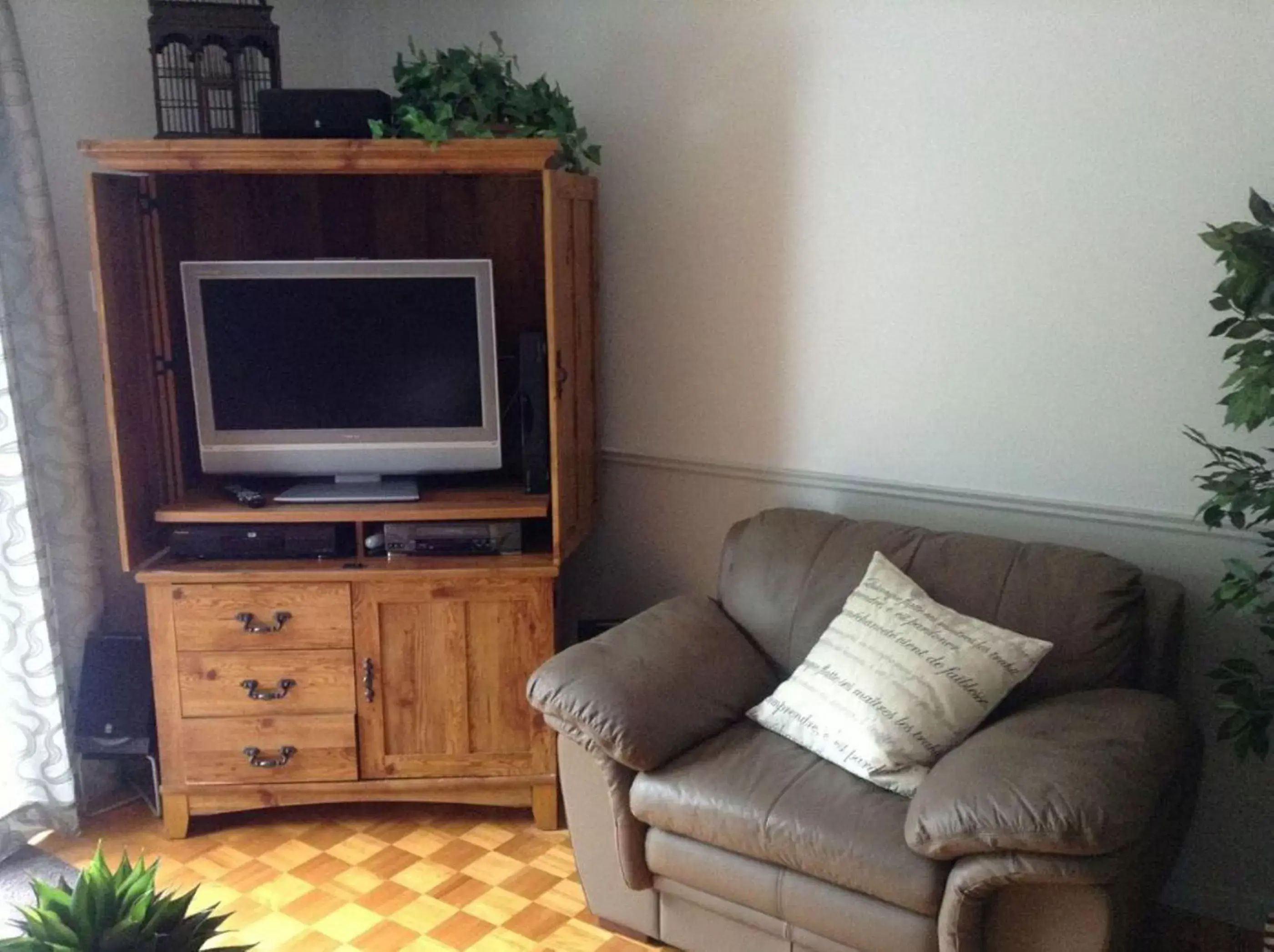 TV and multimedia, TV/Entertainment Center in Gîte Maison Parc Delormier