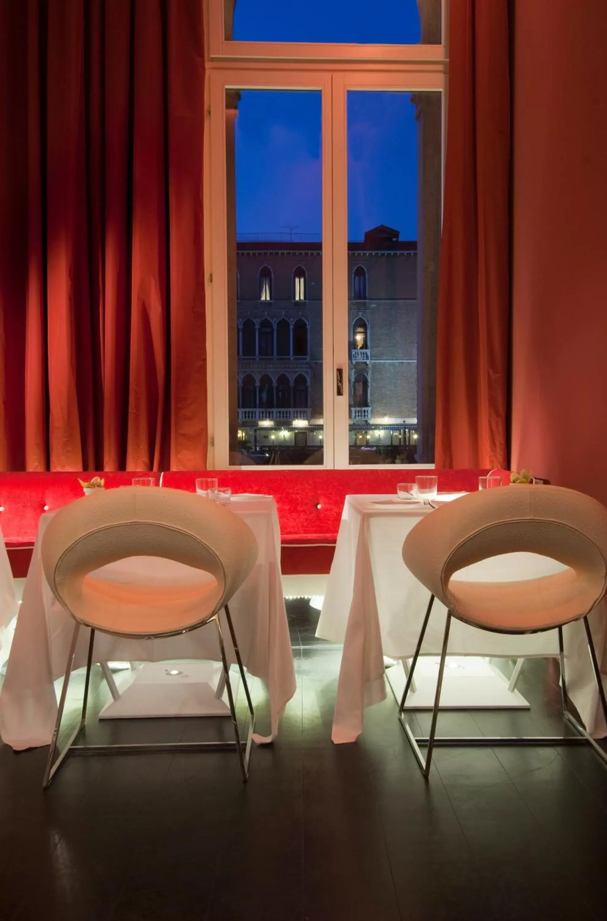 Restaurant/places to eat, Seating Area in Sina Centurion Palace