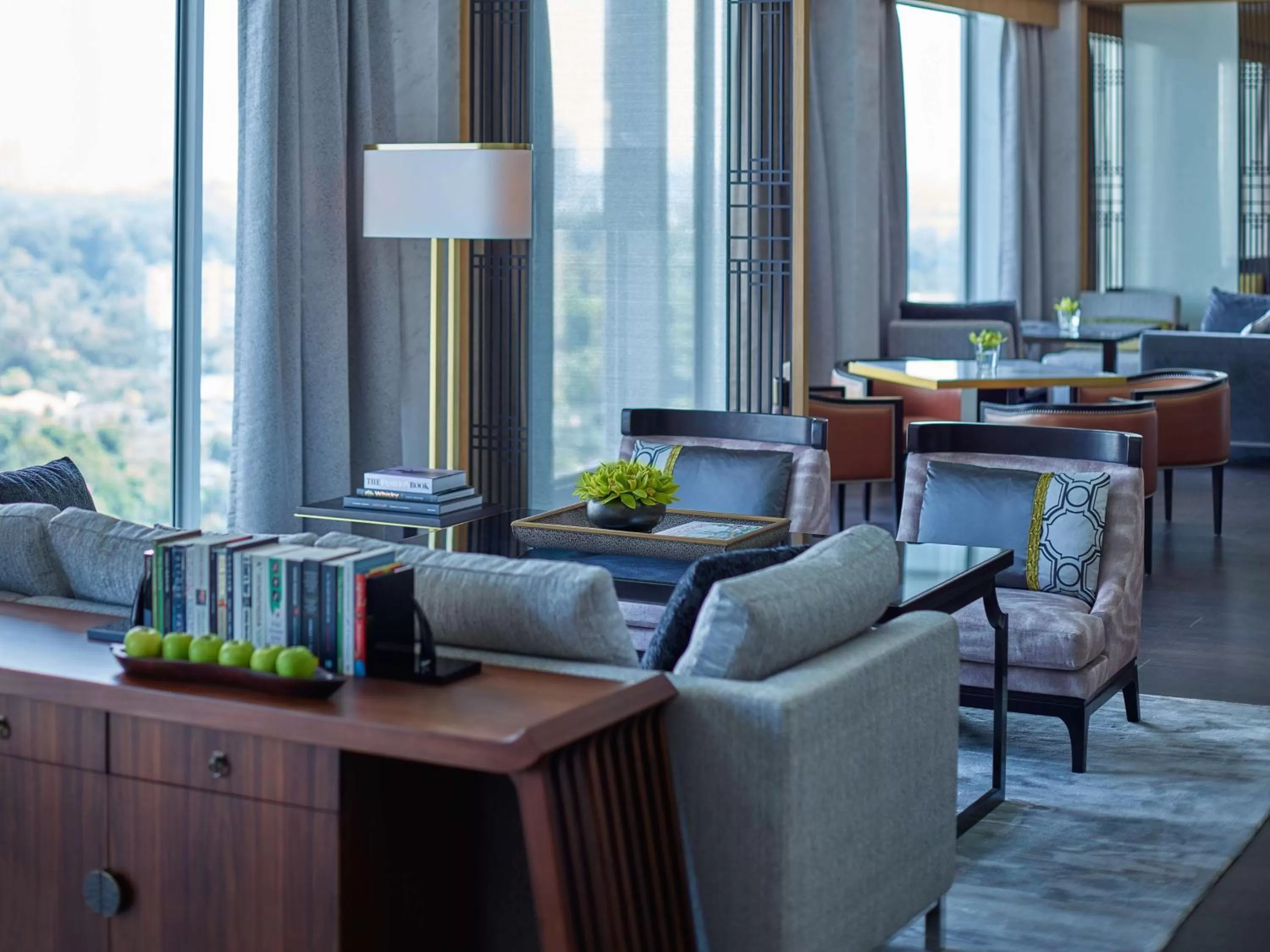 Lounge or bar in Shangri-La Singapore