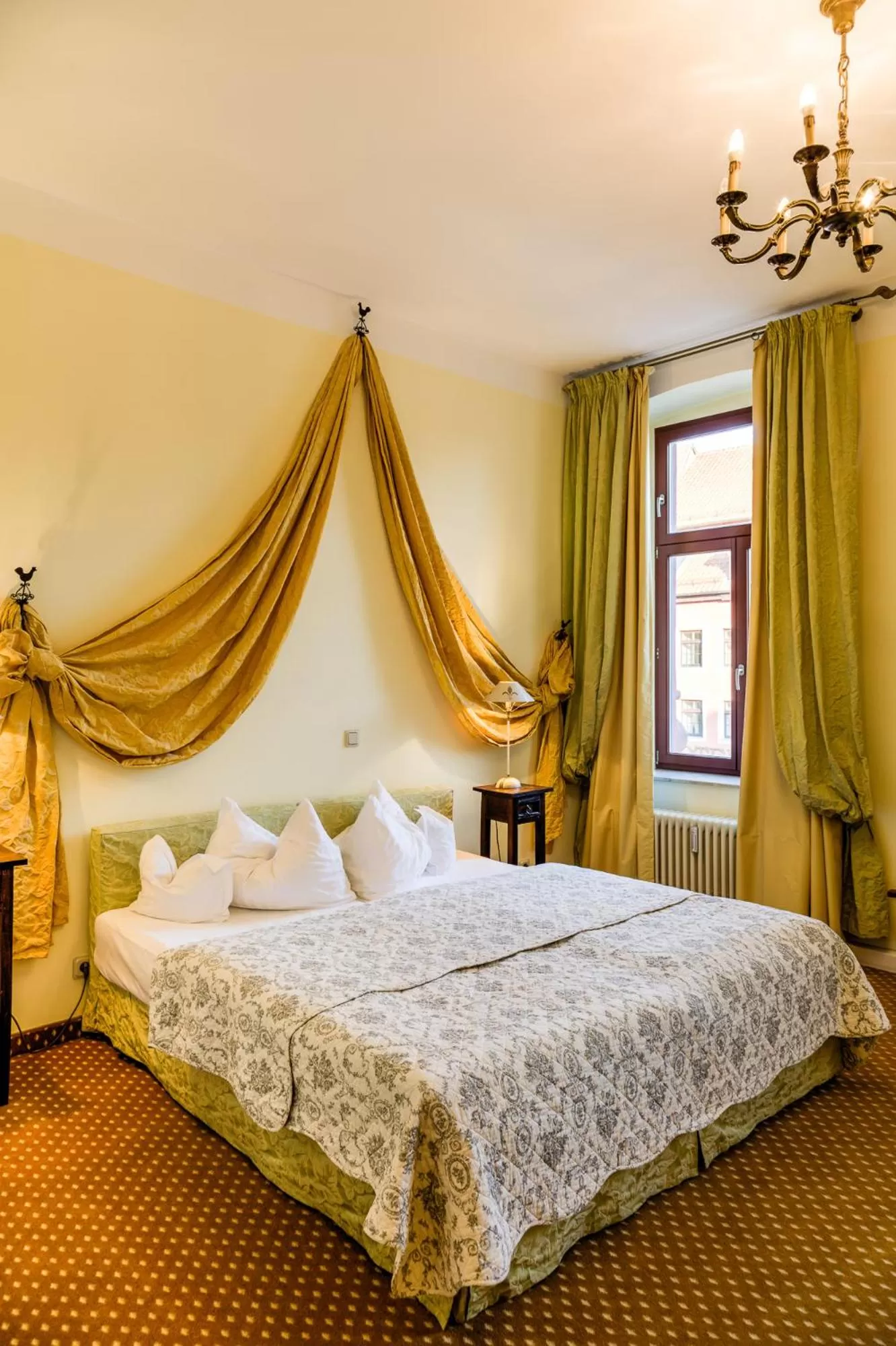 Photo of the whole room, Bed in Hotel Zum Bär