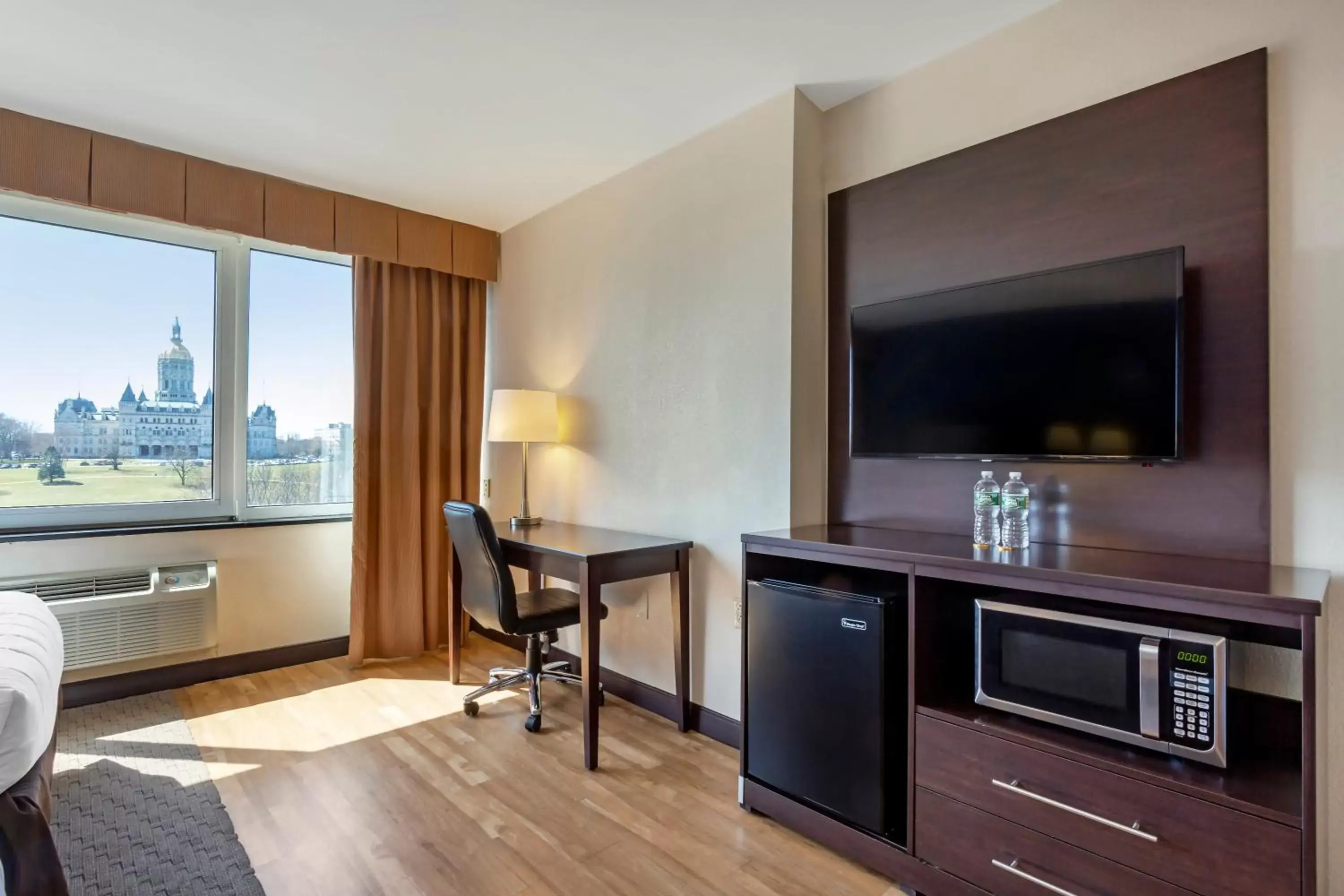 Nearby landmark, TV/Entertainment Center in The Capitol Hotel, Ascend Hotel Collection