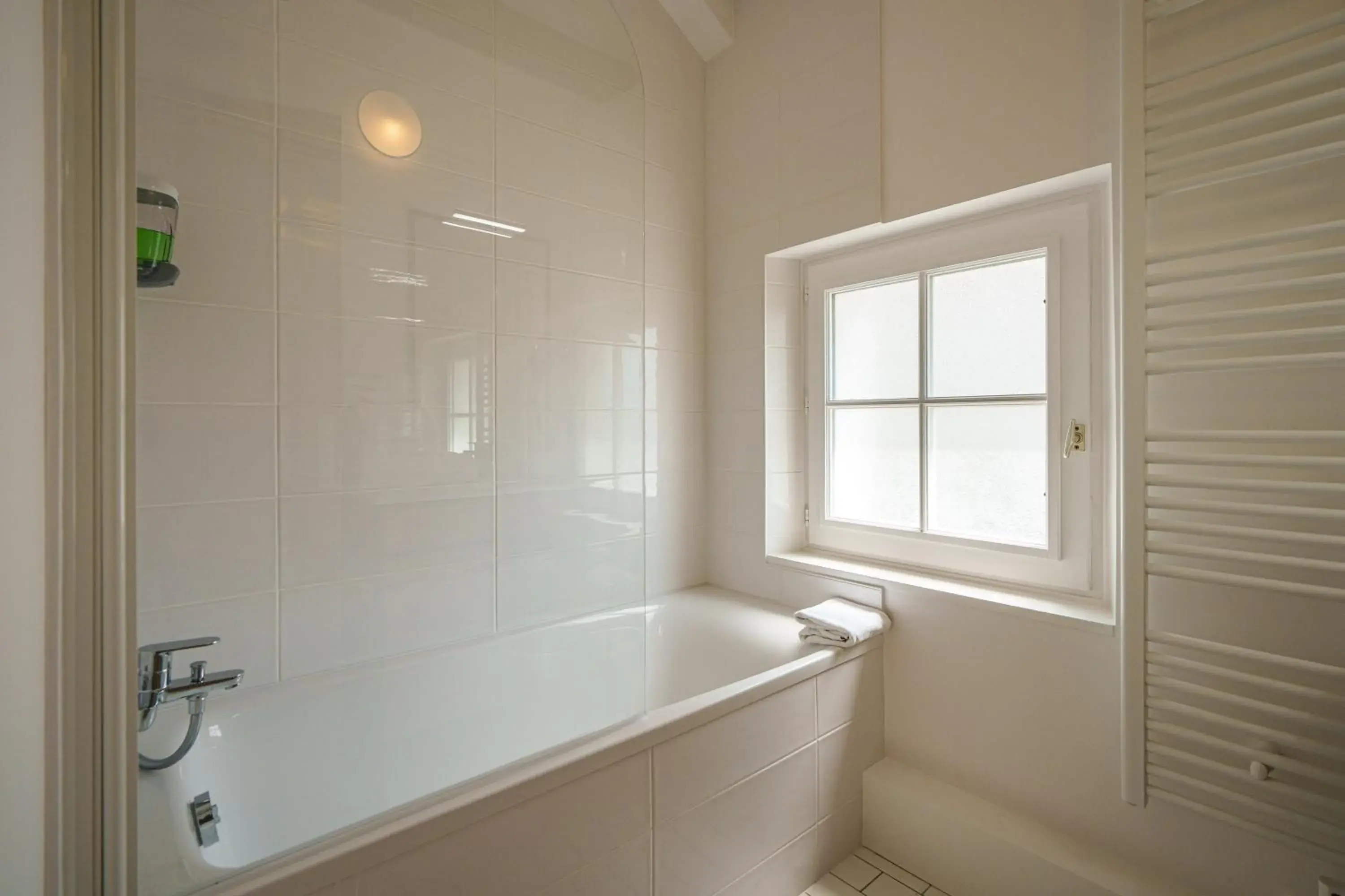 Bathroom in Hotel Val De Loire