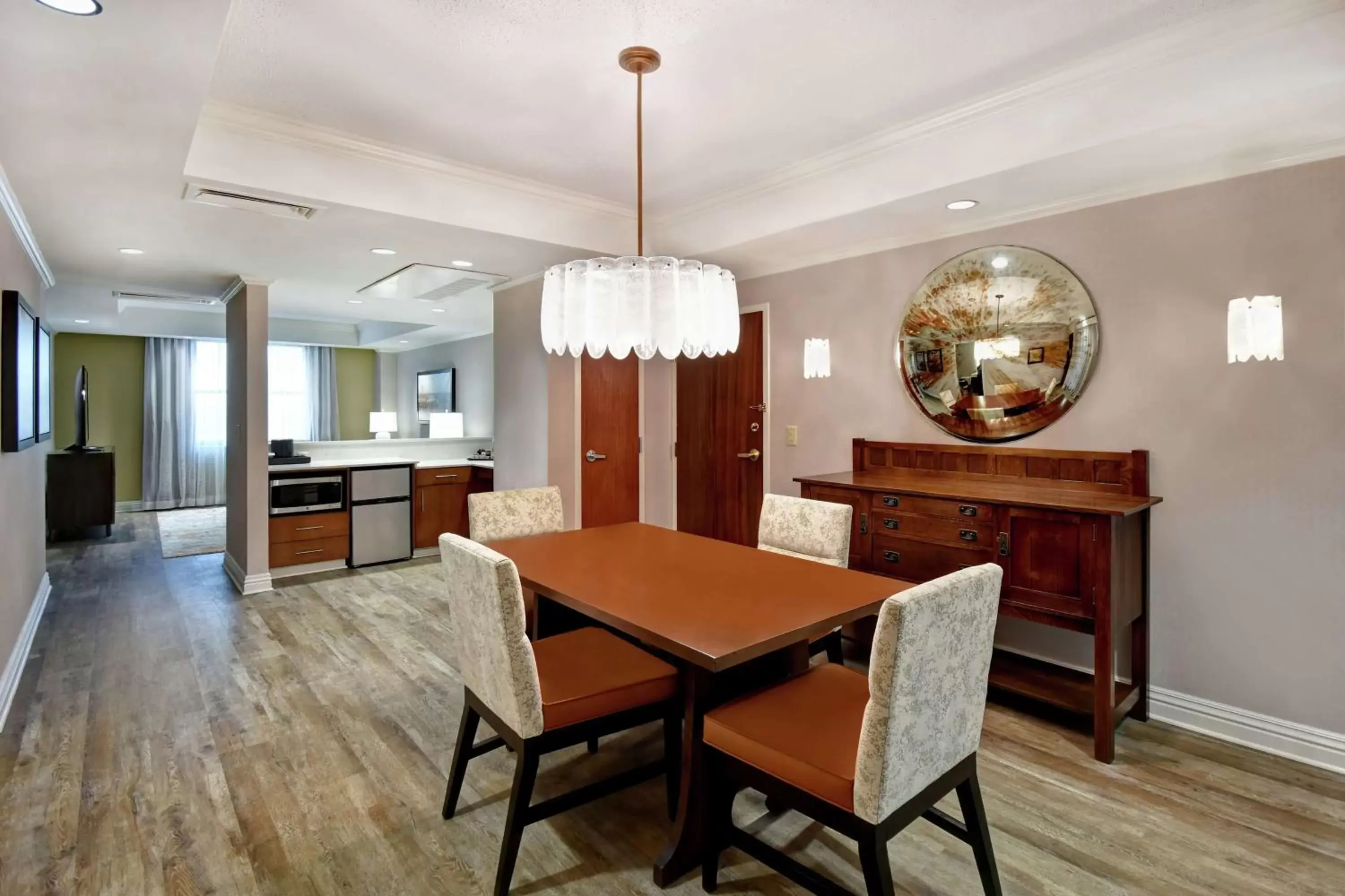 Kitchen or kitchenette, Dining Area in Embassy Suites Little Rock