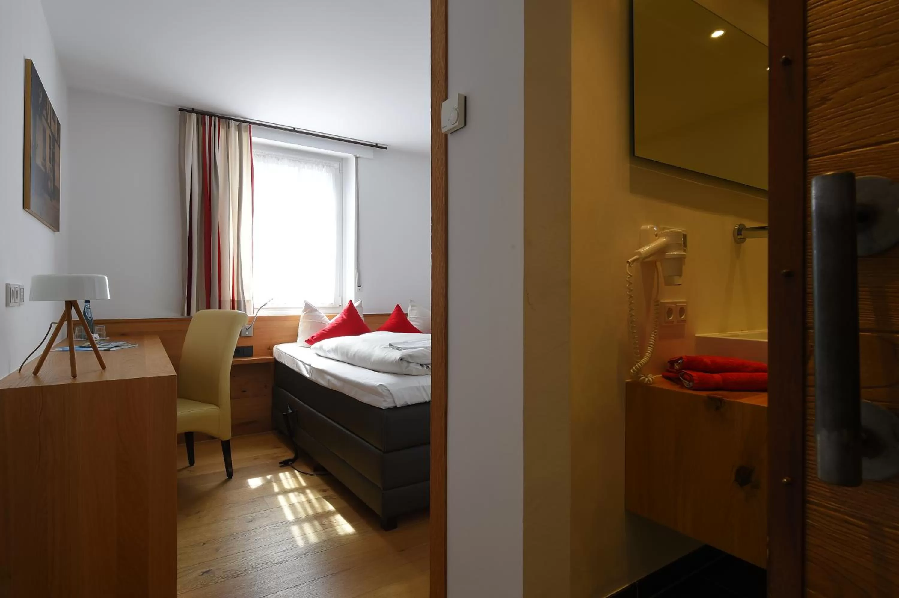 Bathroom, Bed in Landhotel Gasthof Willecke