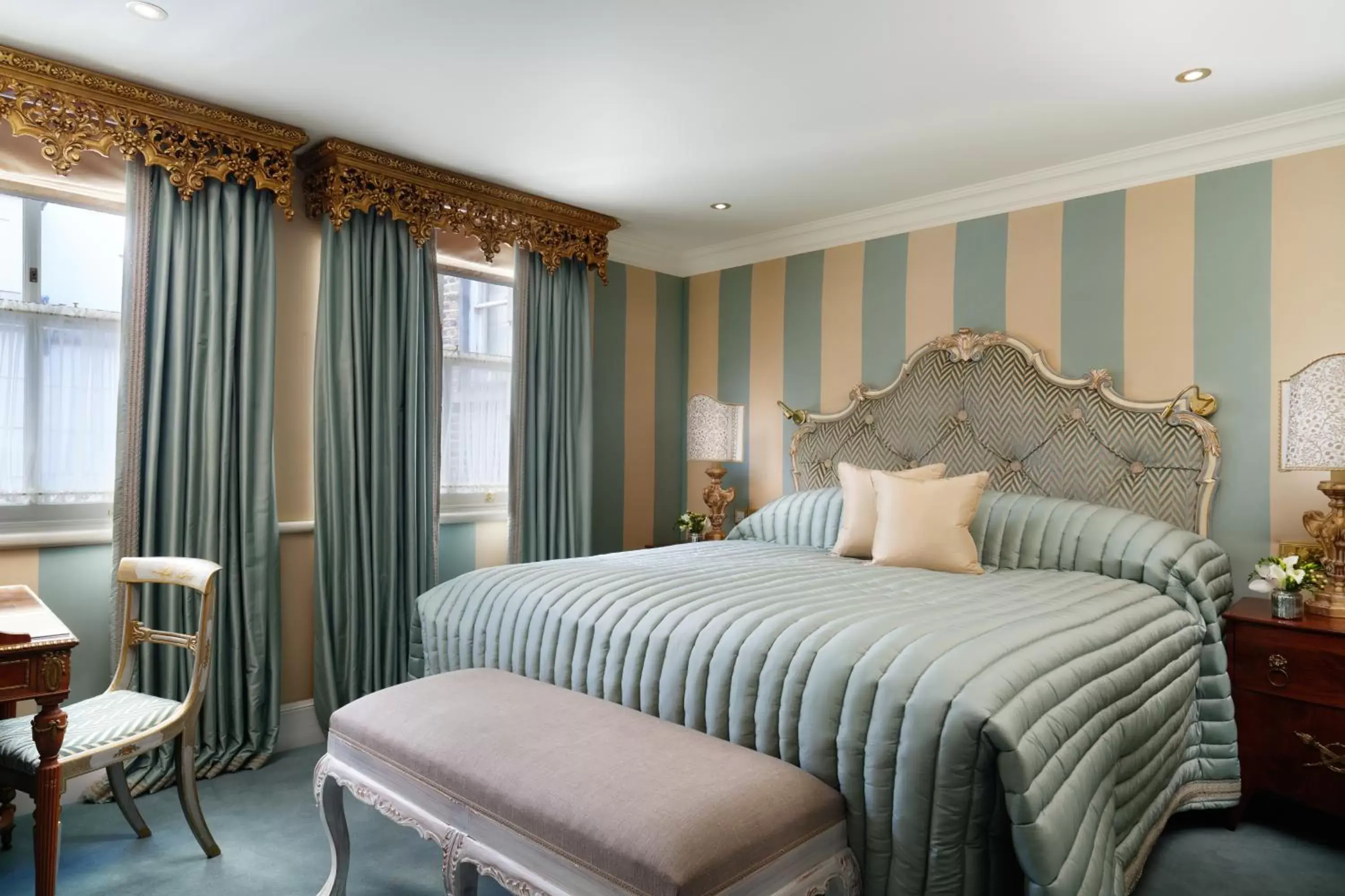 Bedroom, Bed in Milestone Hotel Kensington