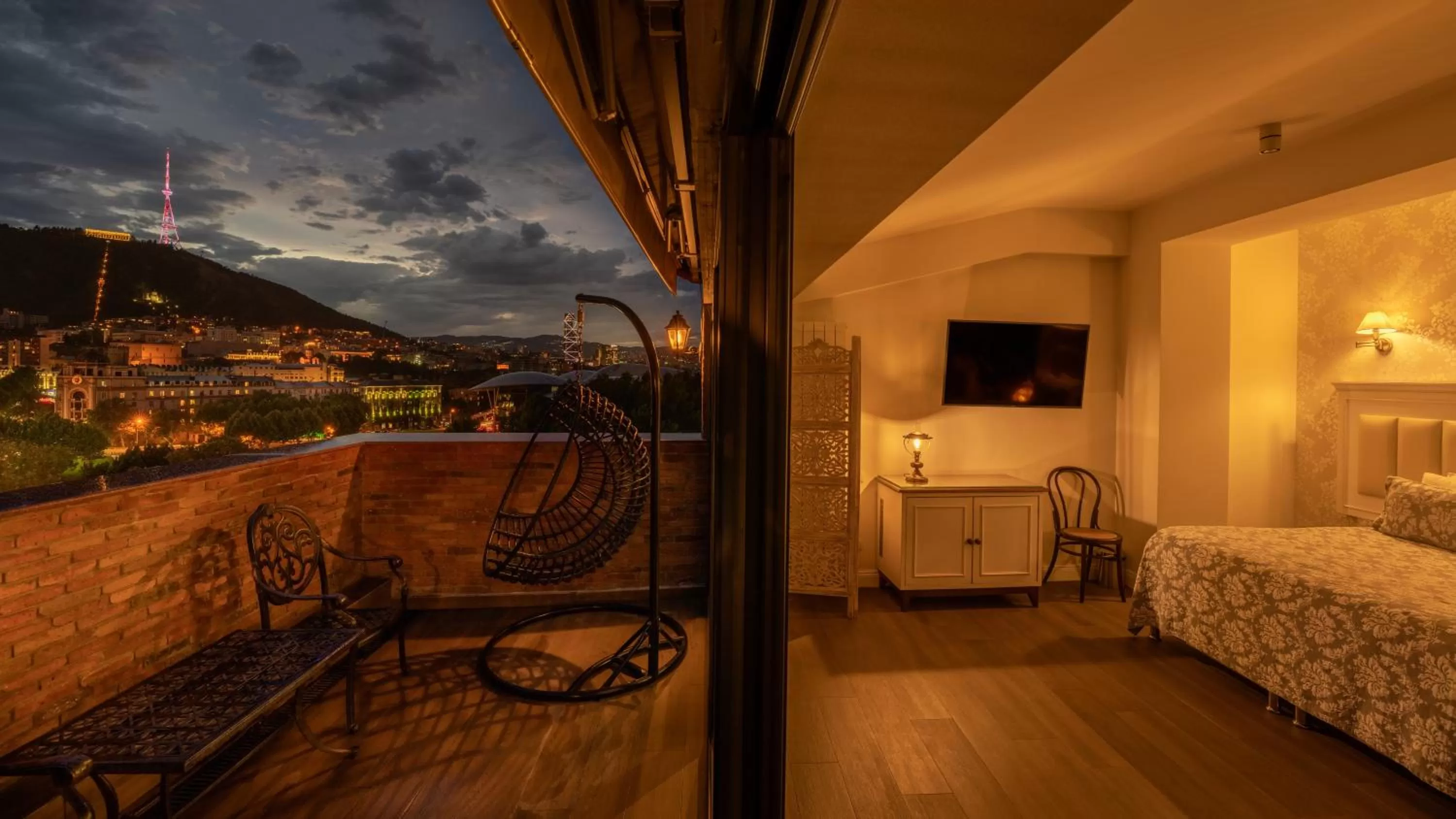 Communal lounge/ TV room, Bed in Hotel Passport Tbilisi