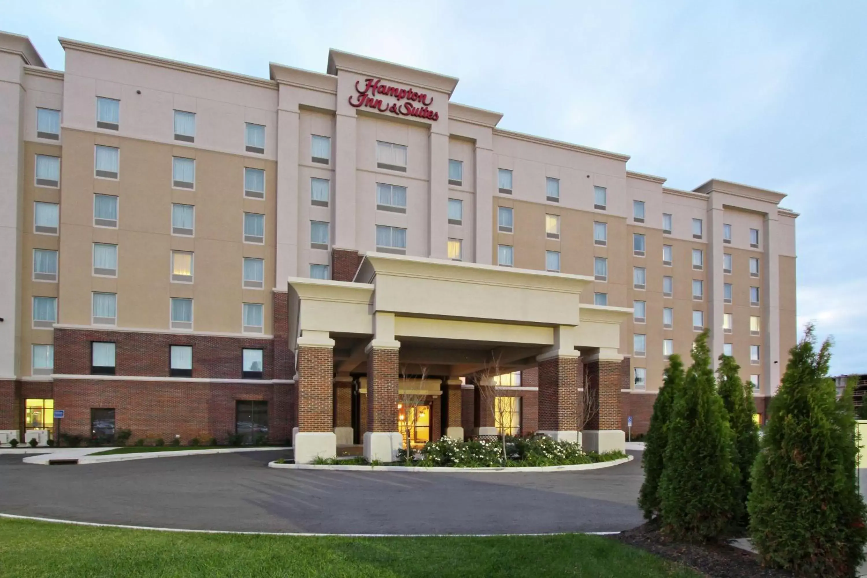 Property Building in Hampton Inn & Suites Columbus/University Area