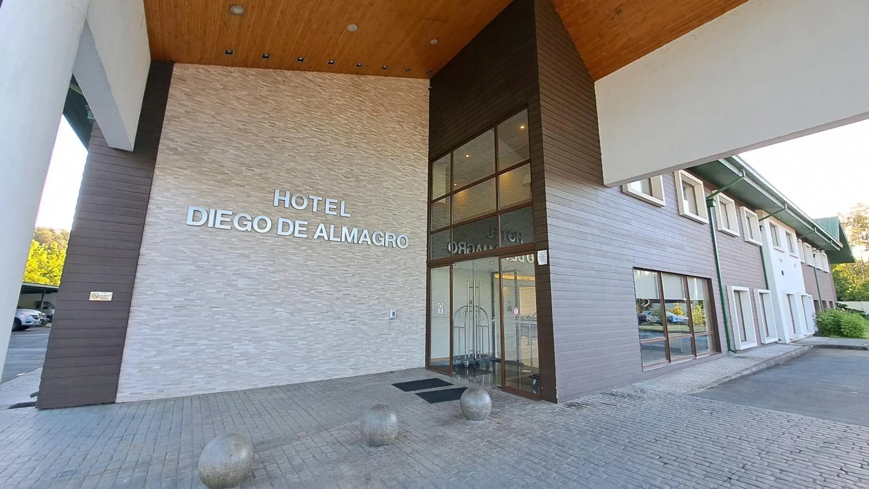 Facade/entrance in Hotel Diego de Almagro Osorno