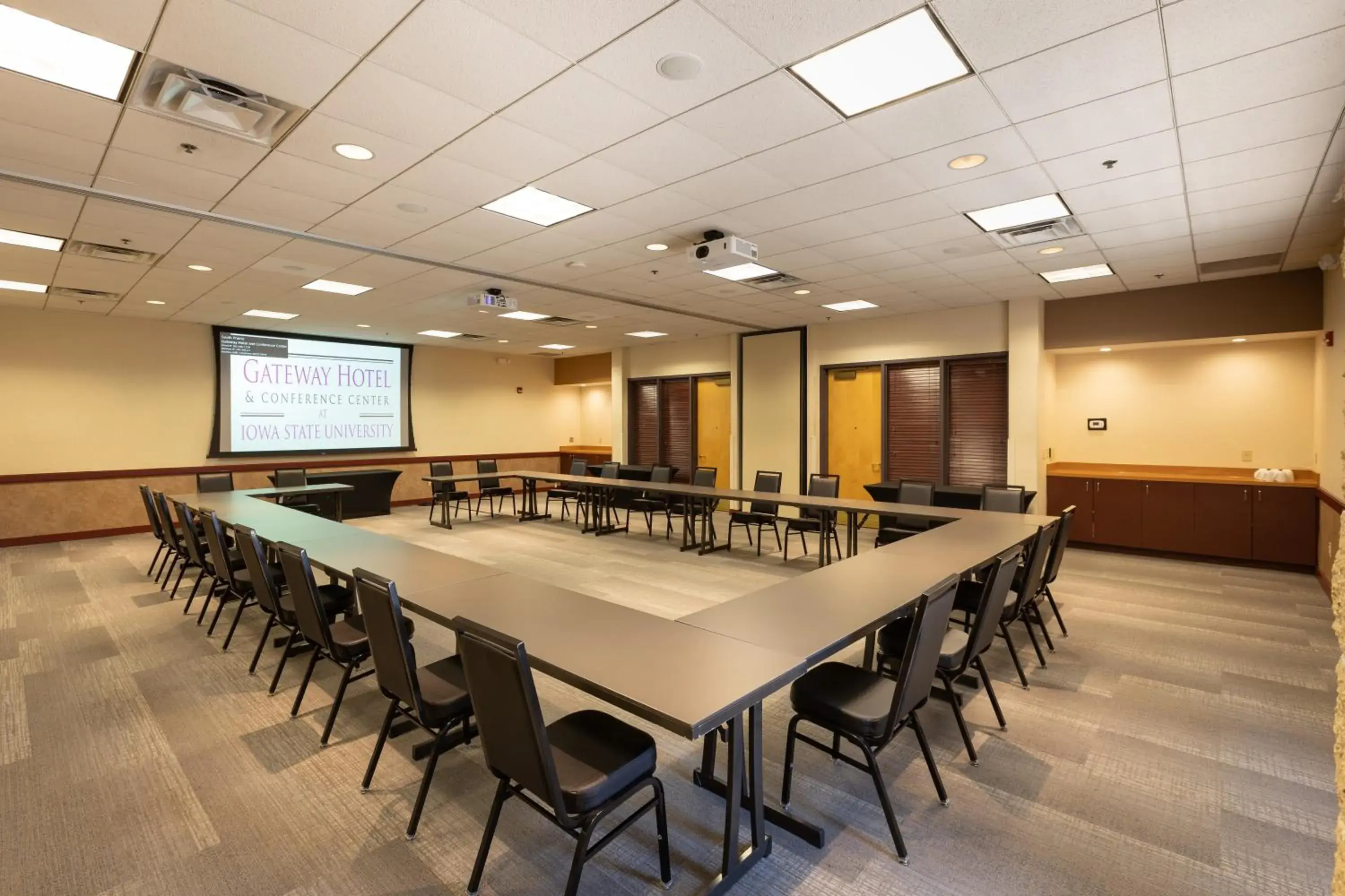 Meeting/conference room in Gateway Hotel and Conference Center