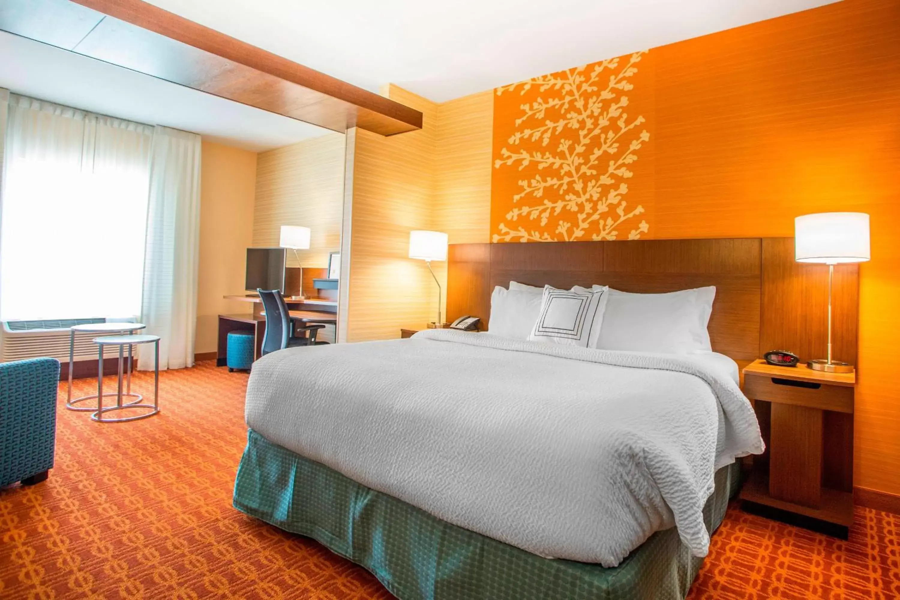Photo of the whole room, Bed in Fairfield Inn & Suites by Marriott Waterloo Cedar Falls