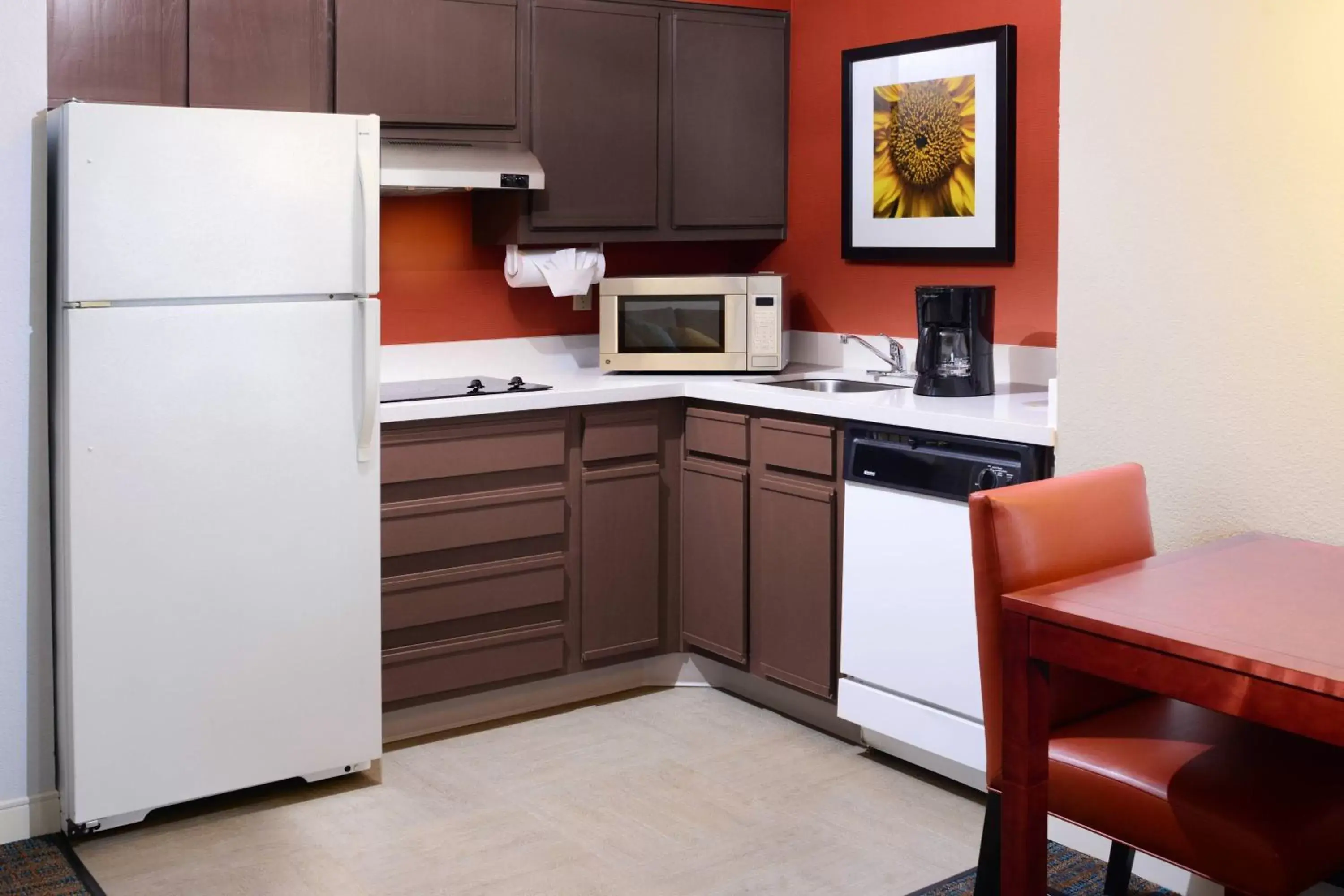 Bedroom, Kitchen/Kitchenette in Residence Inn by Marriott Dallas Plano/Legacy