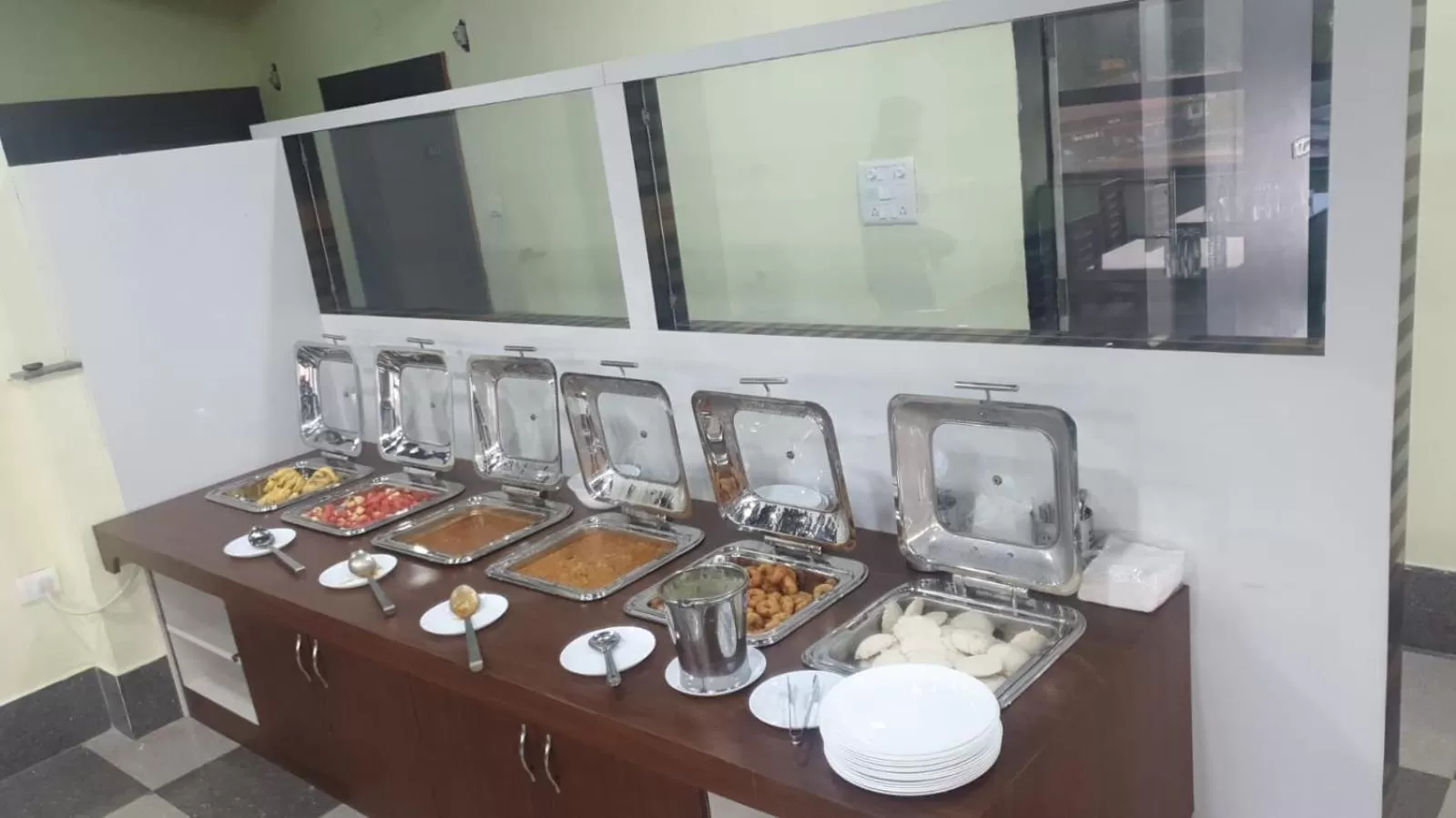 Restaurant/places to eat in Hotel La Gowri, Coorg