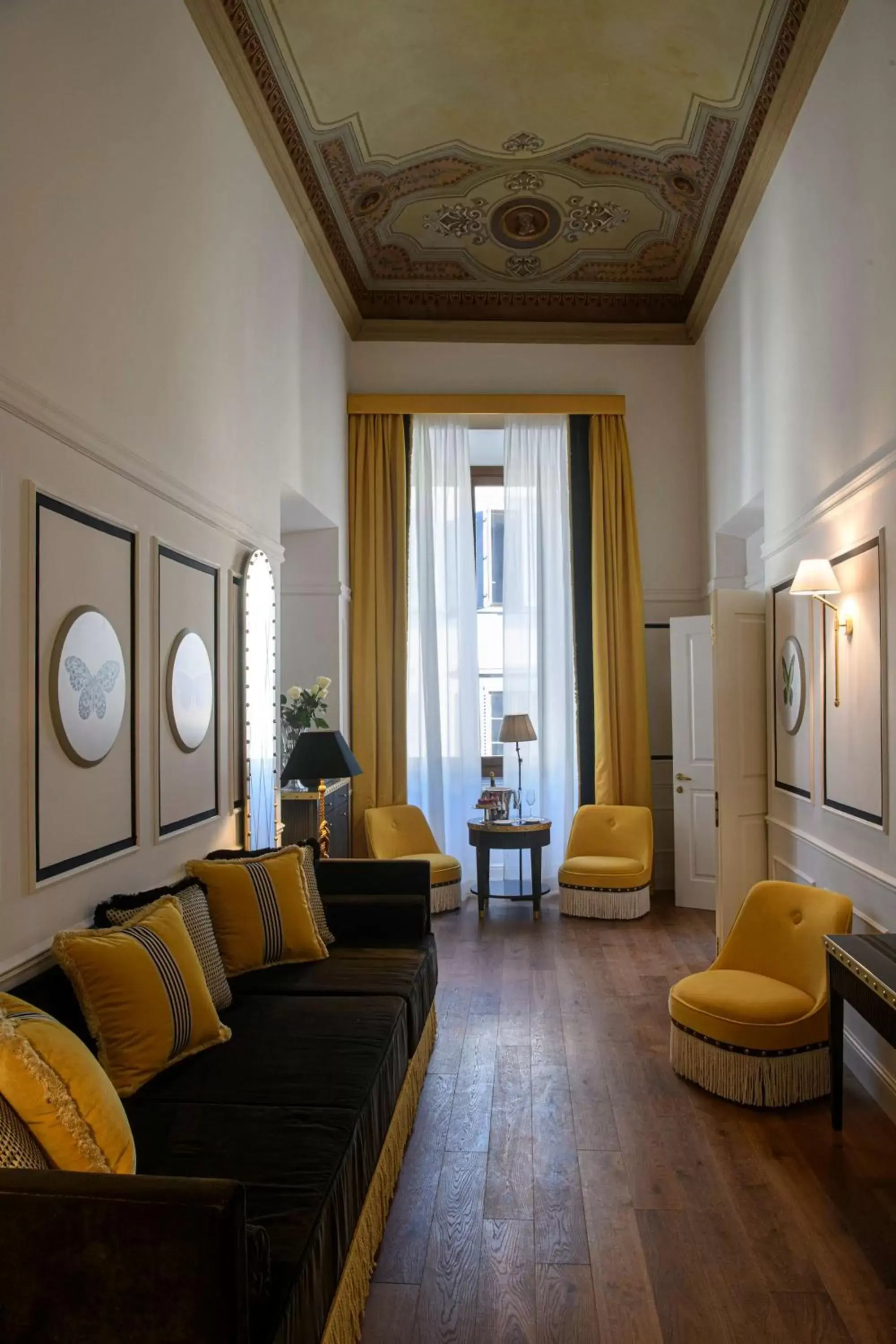 Photo of the whole room, Seating Area in IL Tornabuoni The Unbound Collection by Hyatt