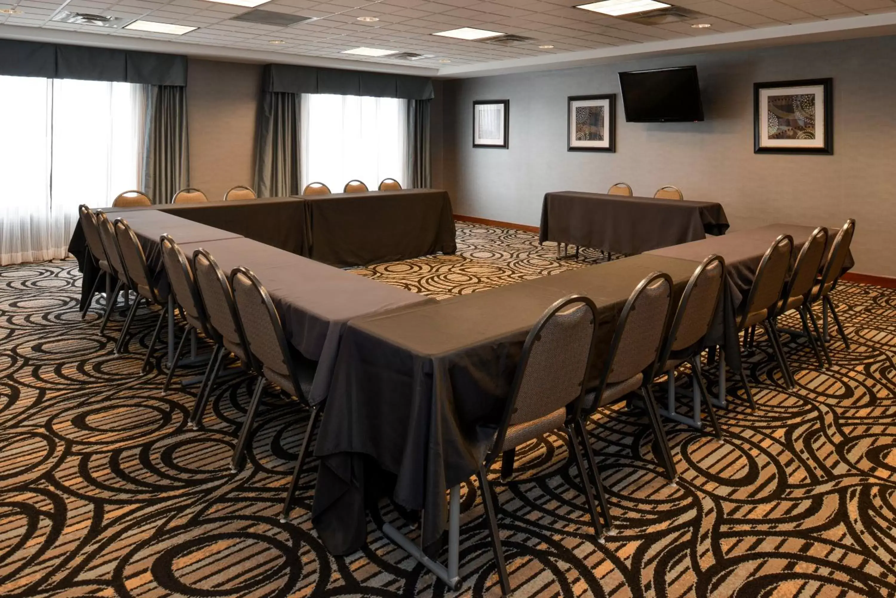 Meeting/conference room in Holiday Inn Express & Suites Greenfield, an IHG Hotel
