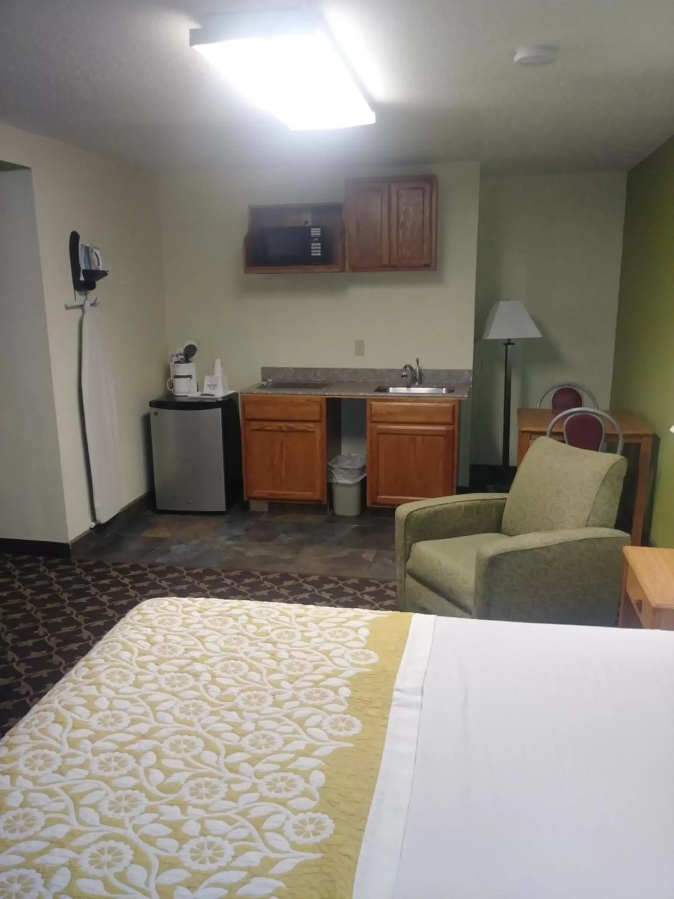 Photo of the whole room, Seating Area in Days Inn by Wyndham Fort Dodge