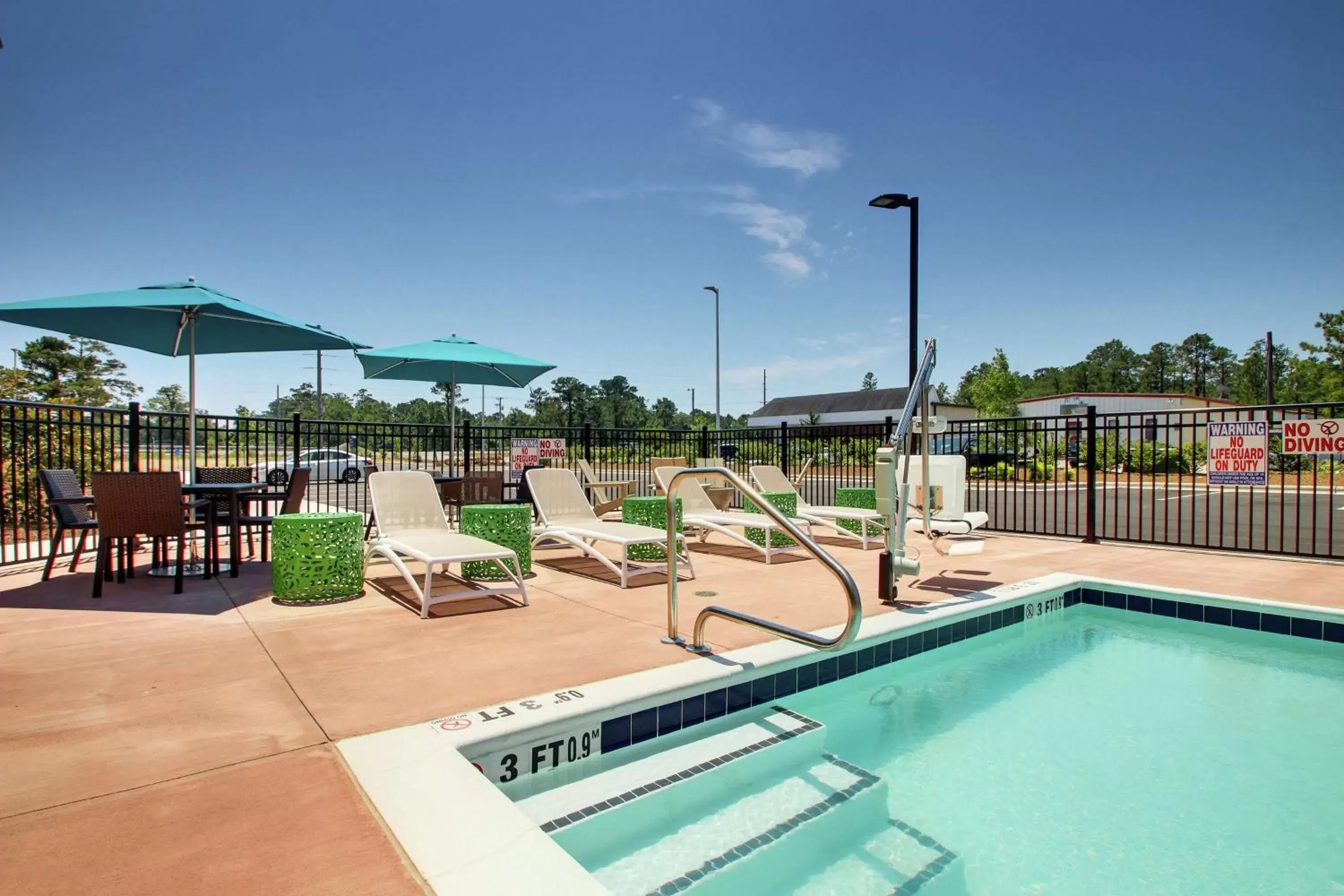 Pool view, Swimming Pool in Hampton Inn & Suites By Hilton Southport