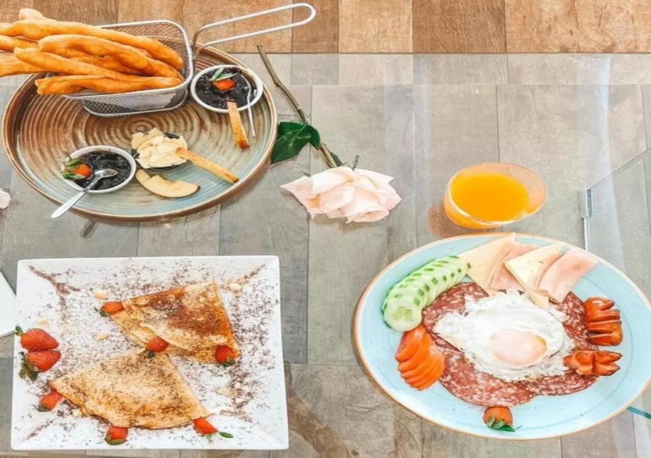 Breakfast in Seashell Beach Rooms