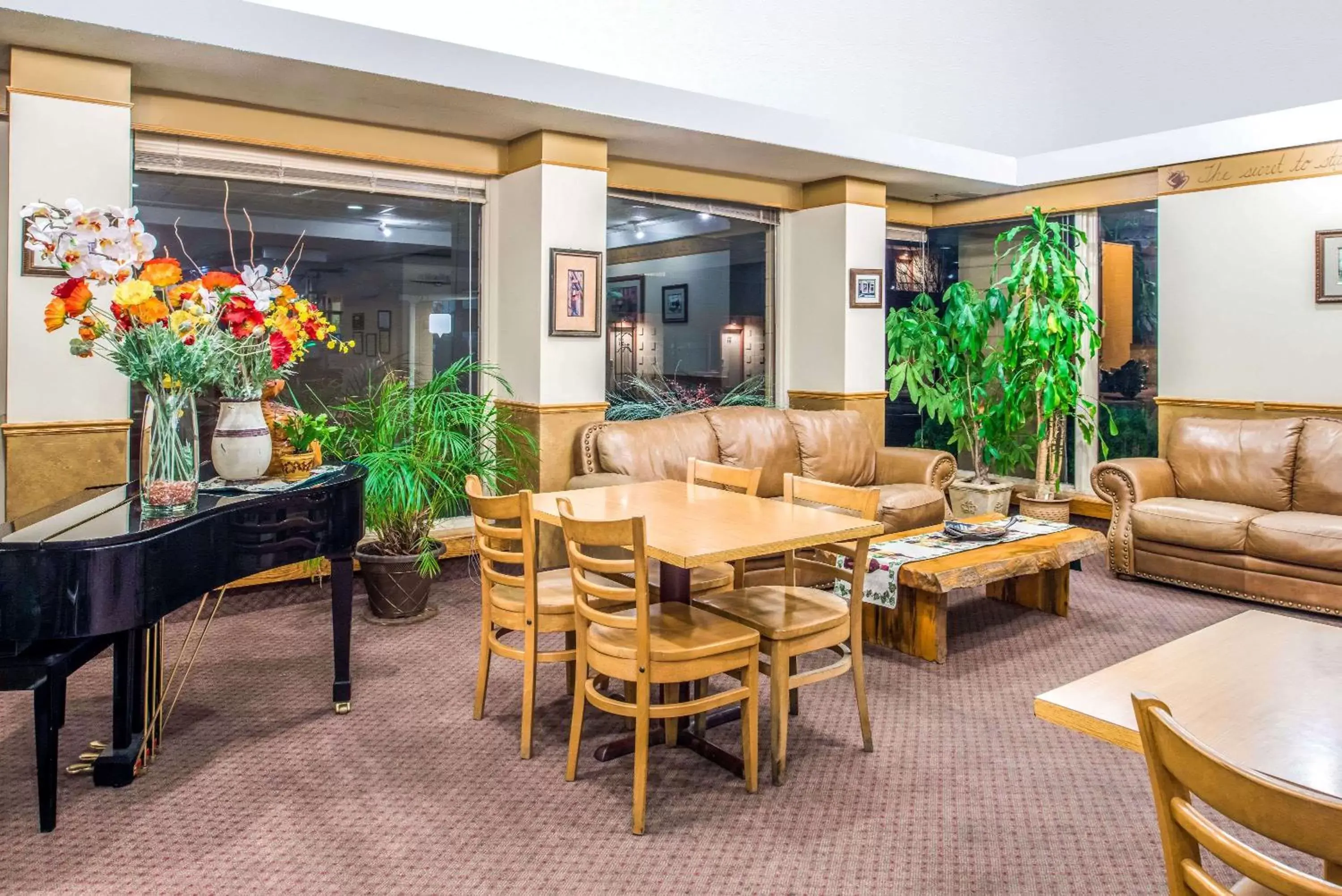 Lobby or reception, Restaurant/Places to Eat in Travelodge by Wyndham Kalispell