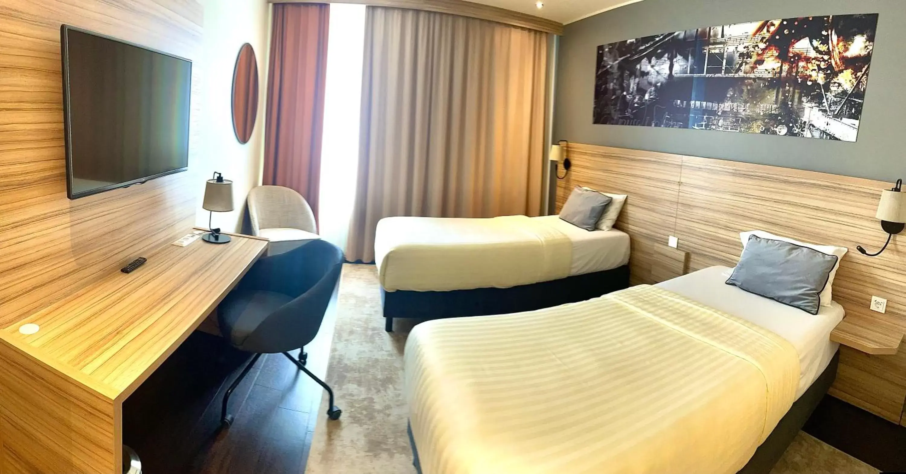 Photo of the whole room, Bed in Leonardo Hotel Vienna Hauptbahnhof