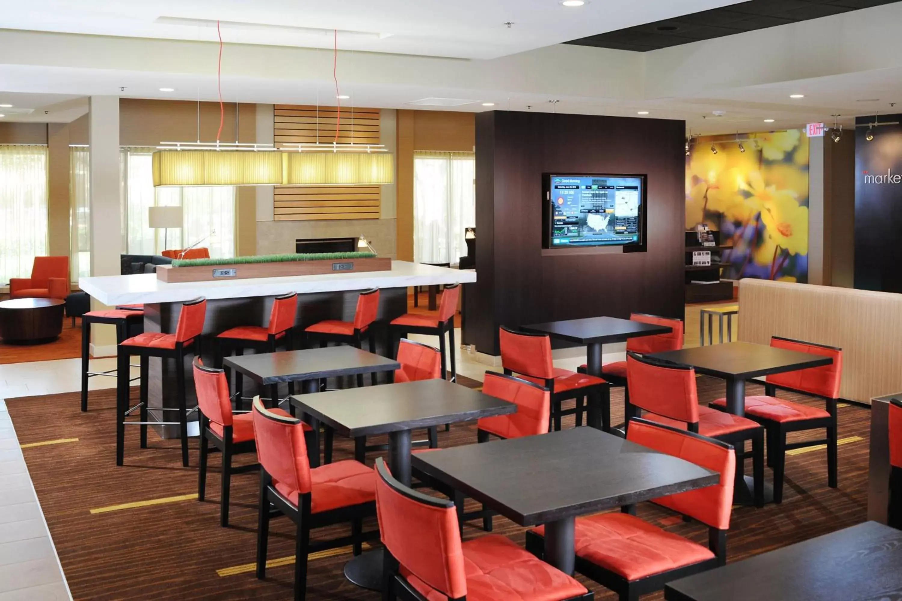 Lobby or reception, Lounge/Bar in Courtyard by Marriott Houston Hobby Airport