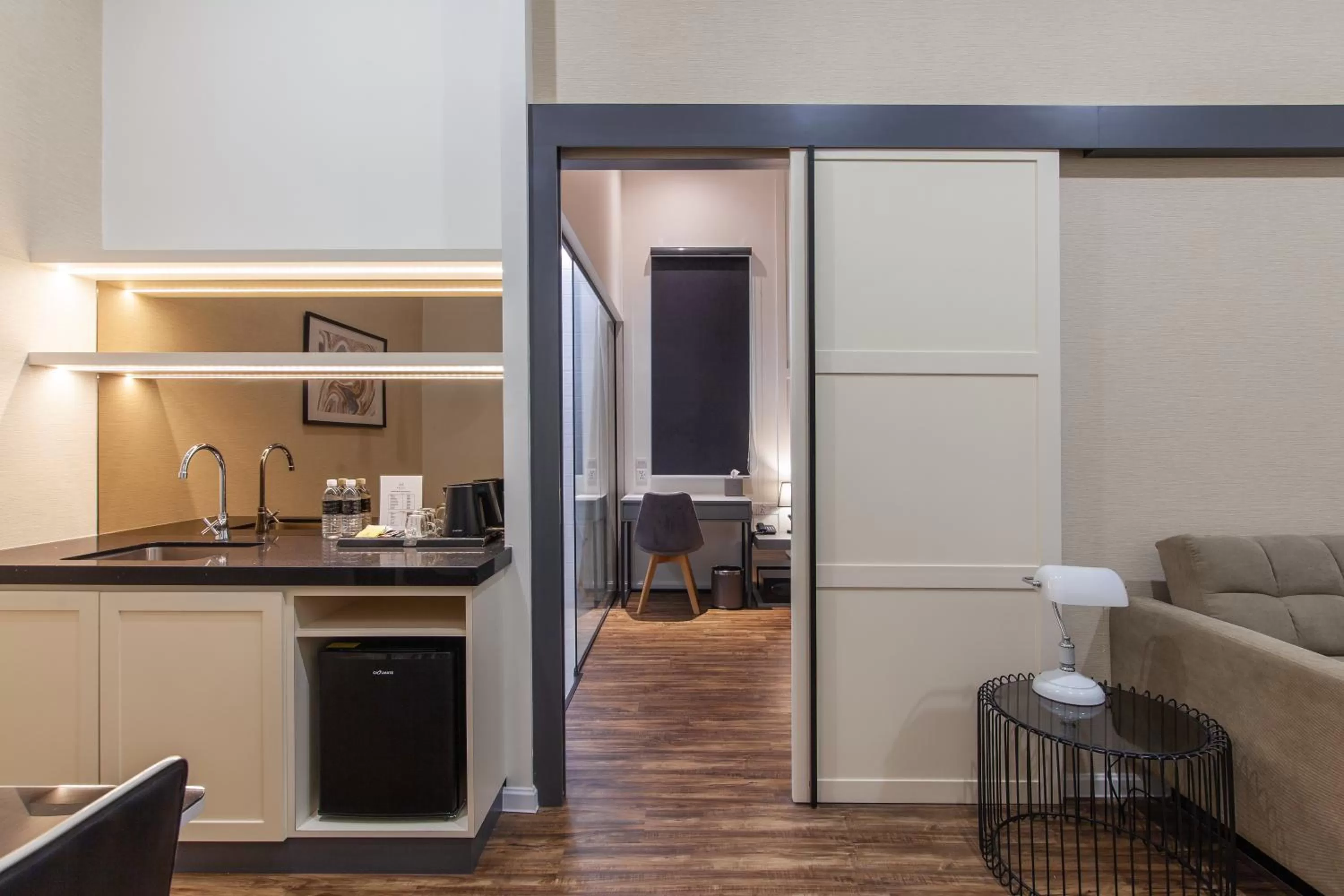 Living room in Wesley Hotel