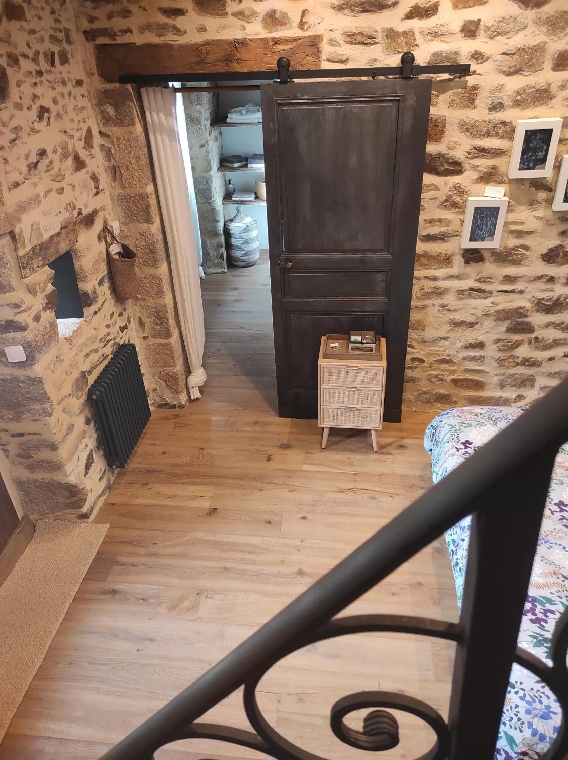 Photo of the whole room in La ville es riez