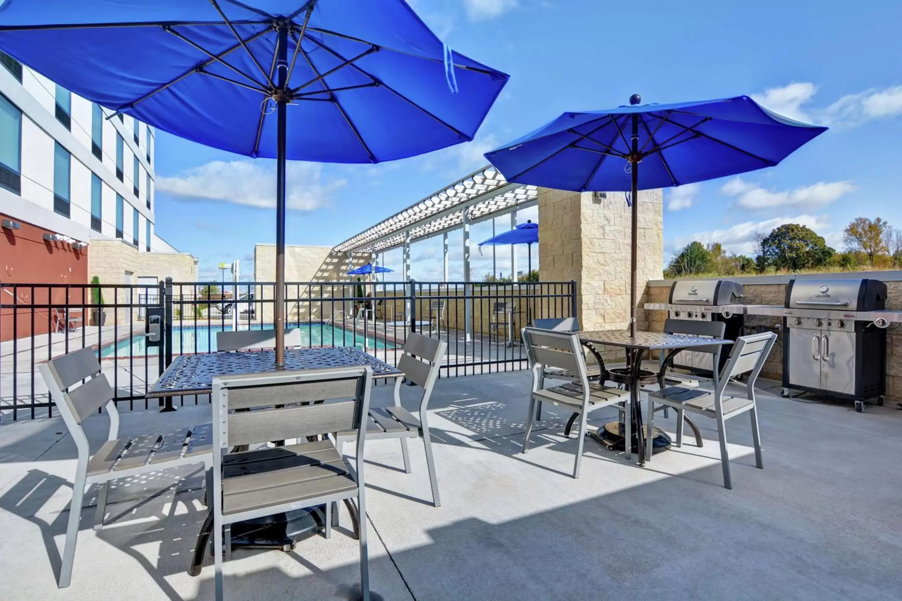 Patio in Home2 Suites By Hilton Springdale