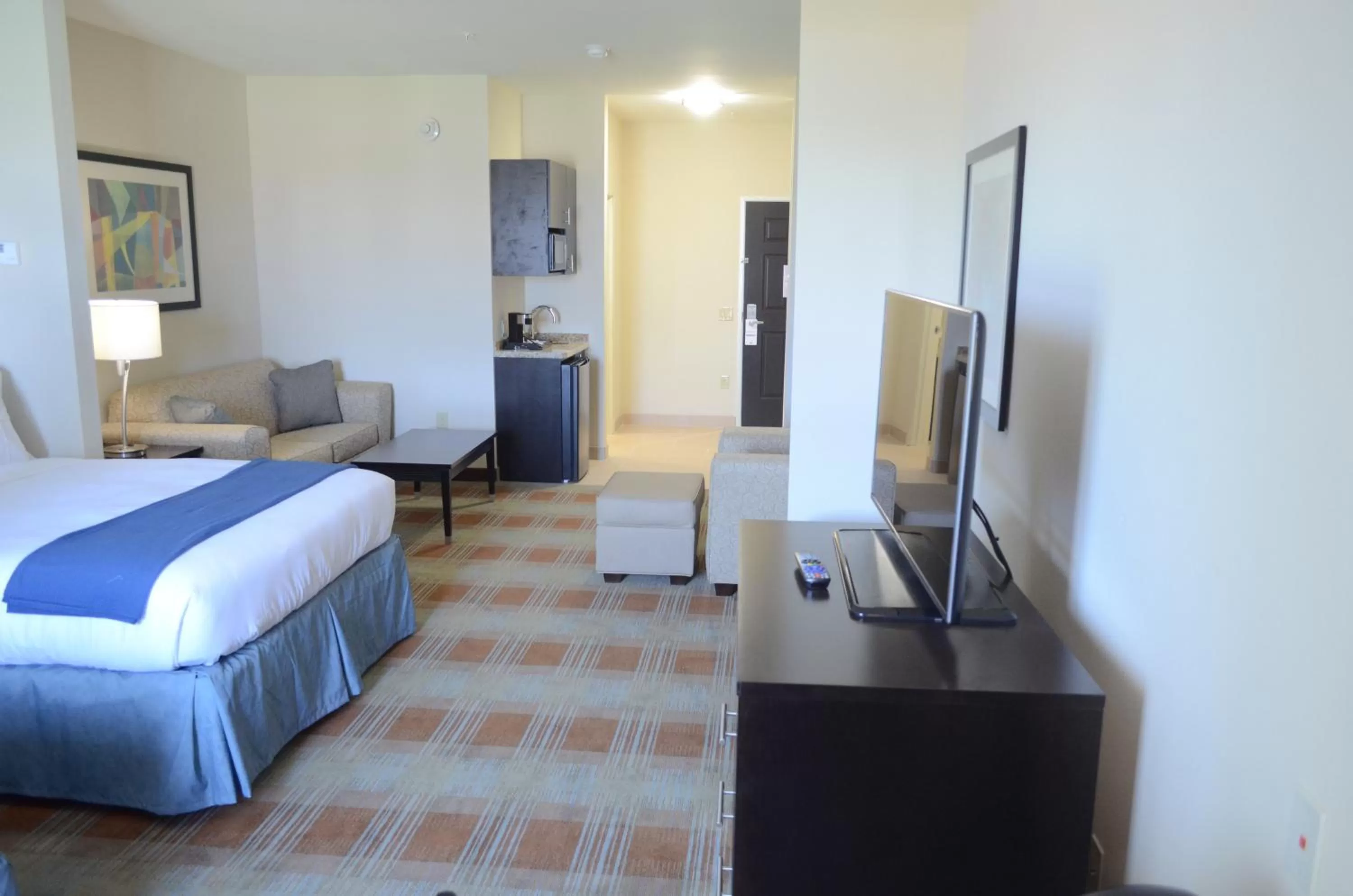 Decorative detail, Bed in Holiday Inn Express & Suites Houston Northwest-Brookhollow by IHG