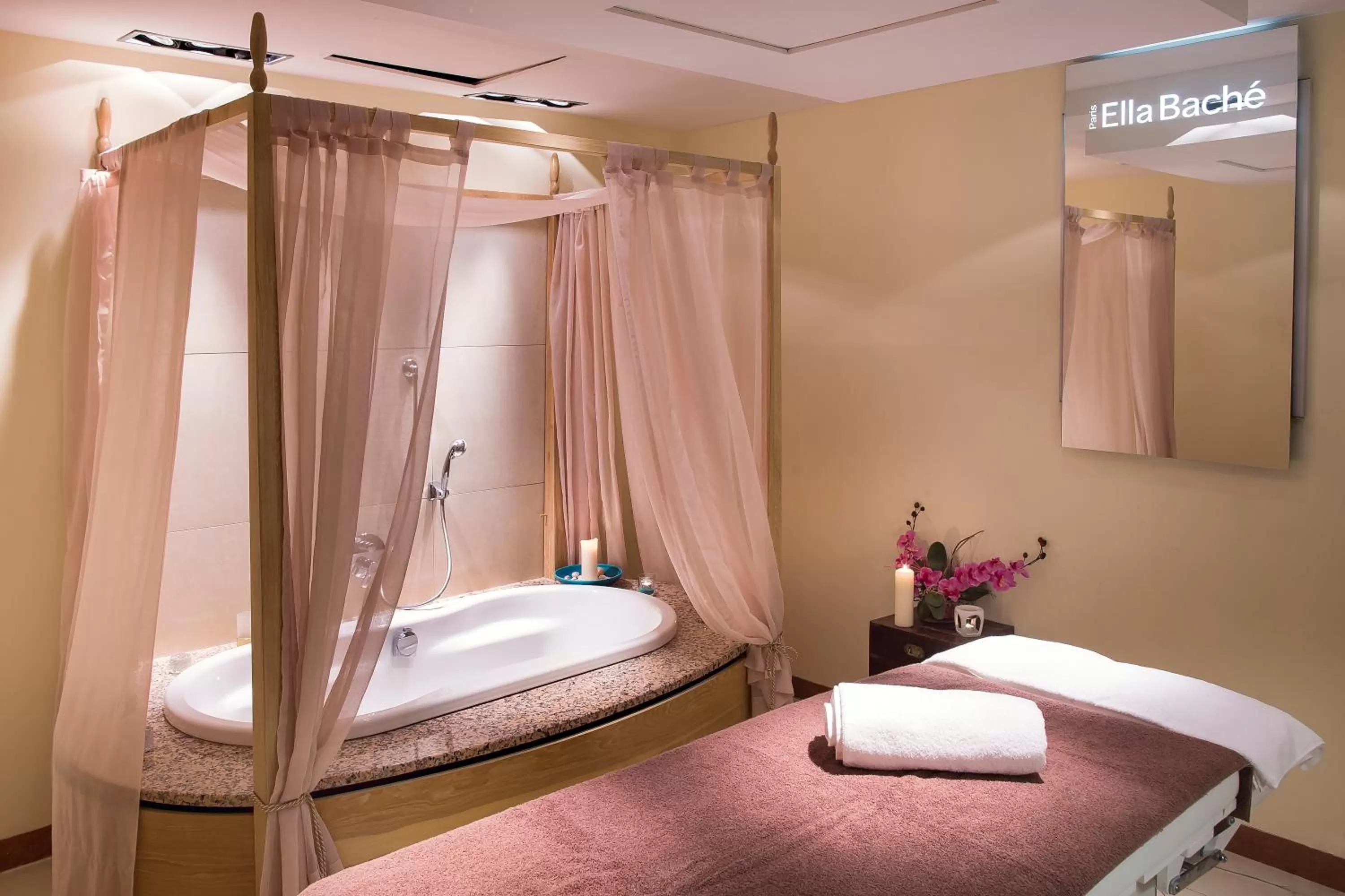 Spa and wellness centre/facilities, Bed in Hotel Król Kazimierz