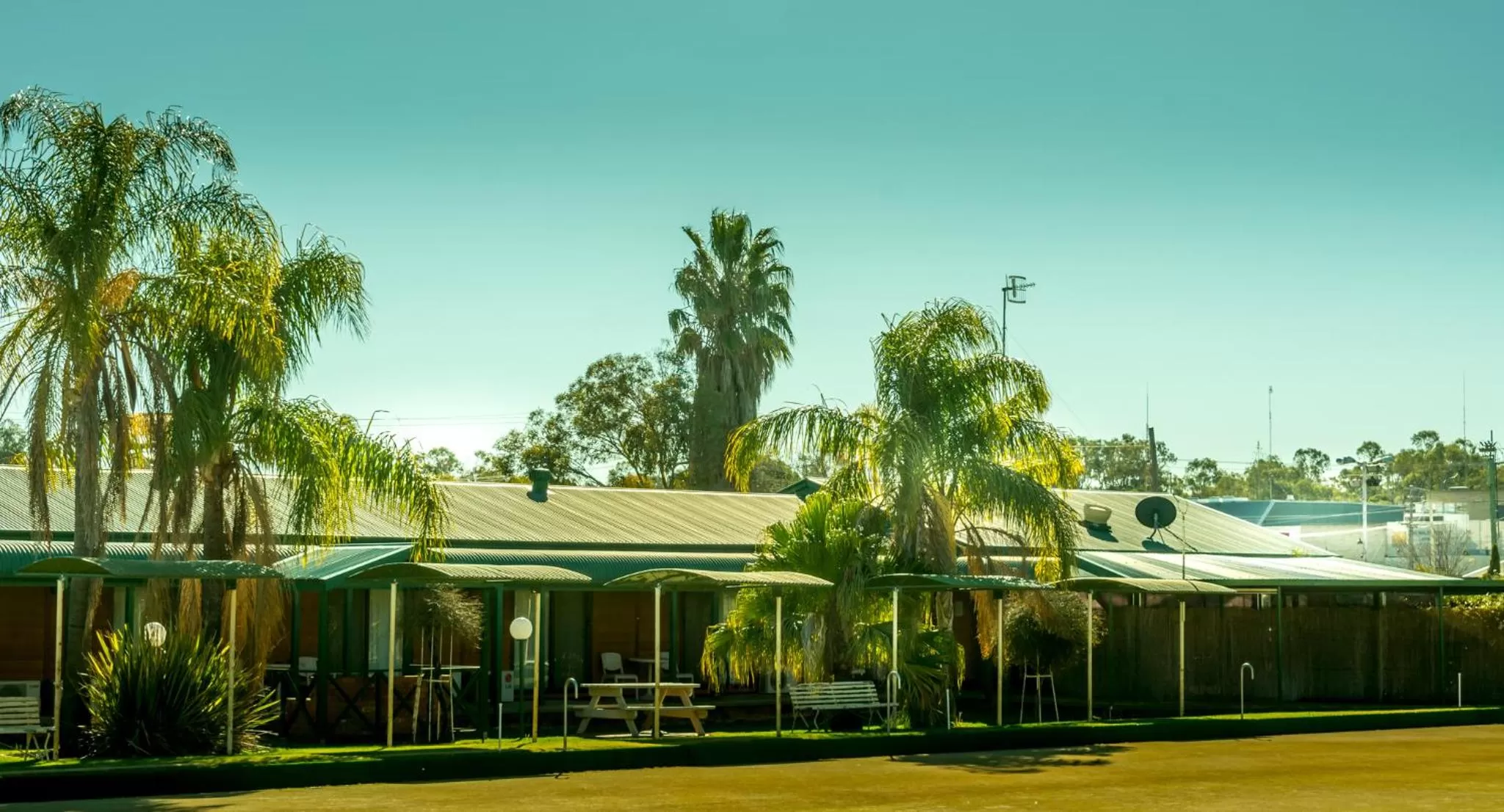 BBQ facilities in Deniliquin Country Club Motor Inn