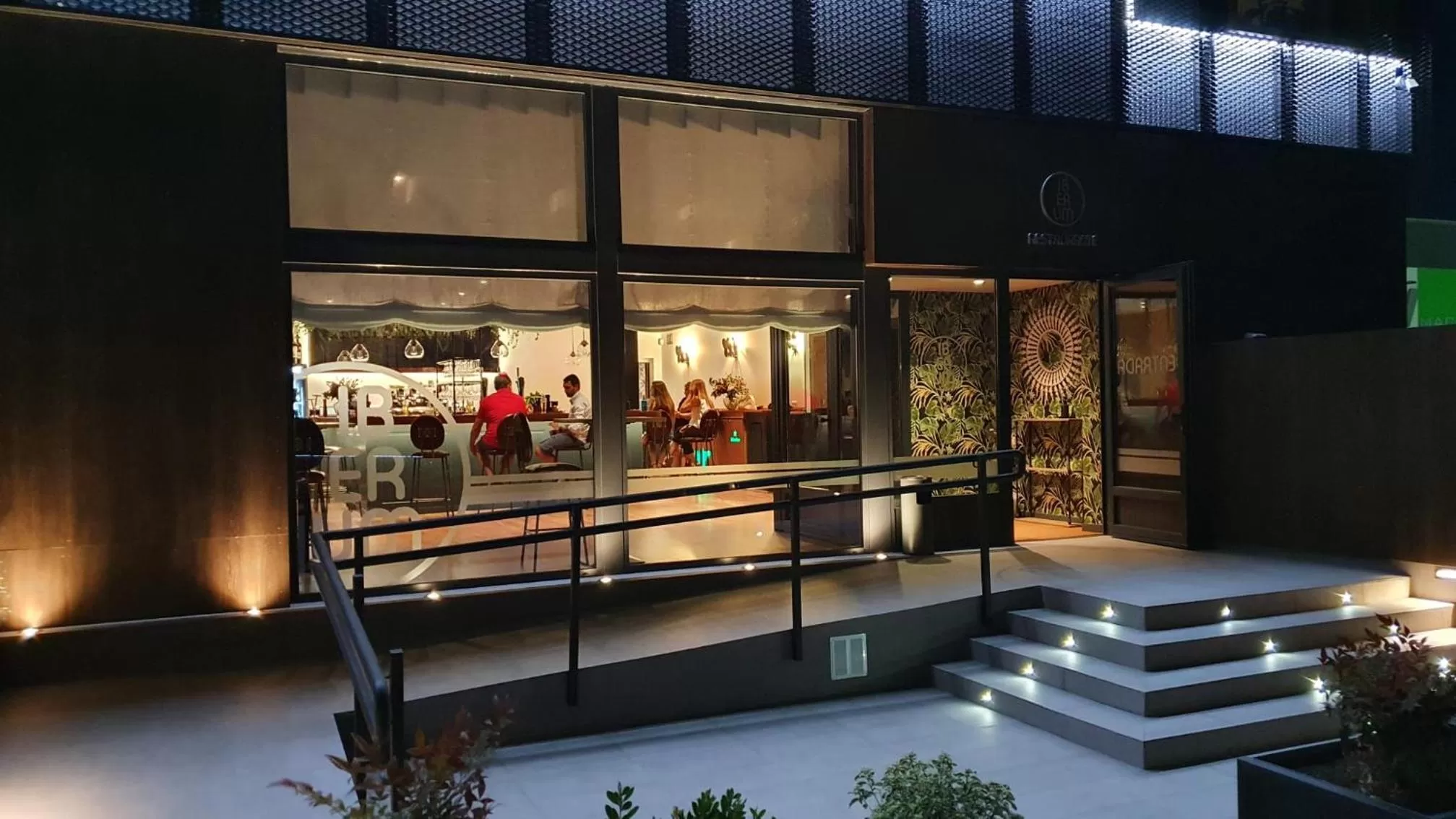 Facade/entrance in HOTEL IBERUM