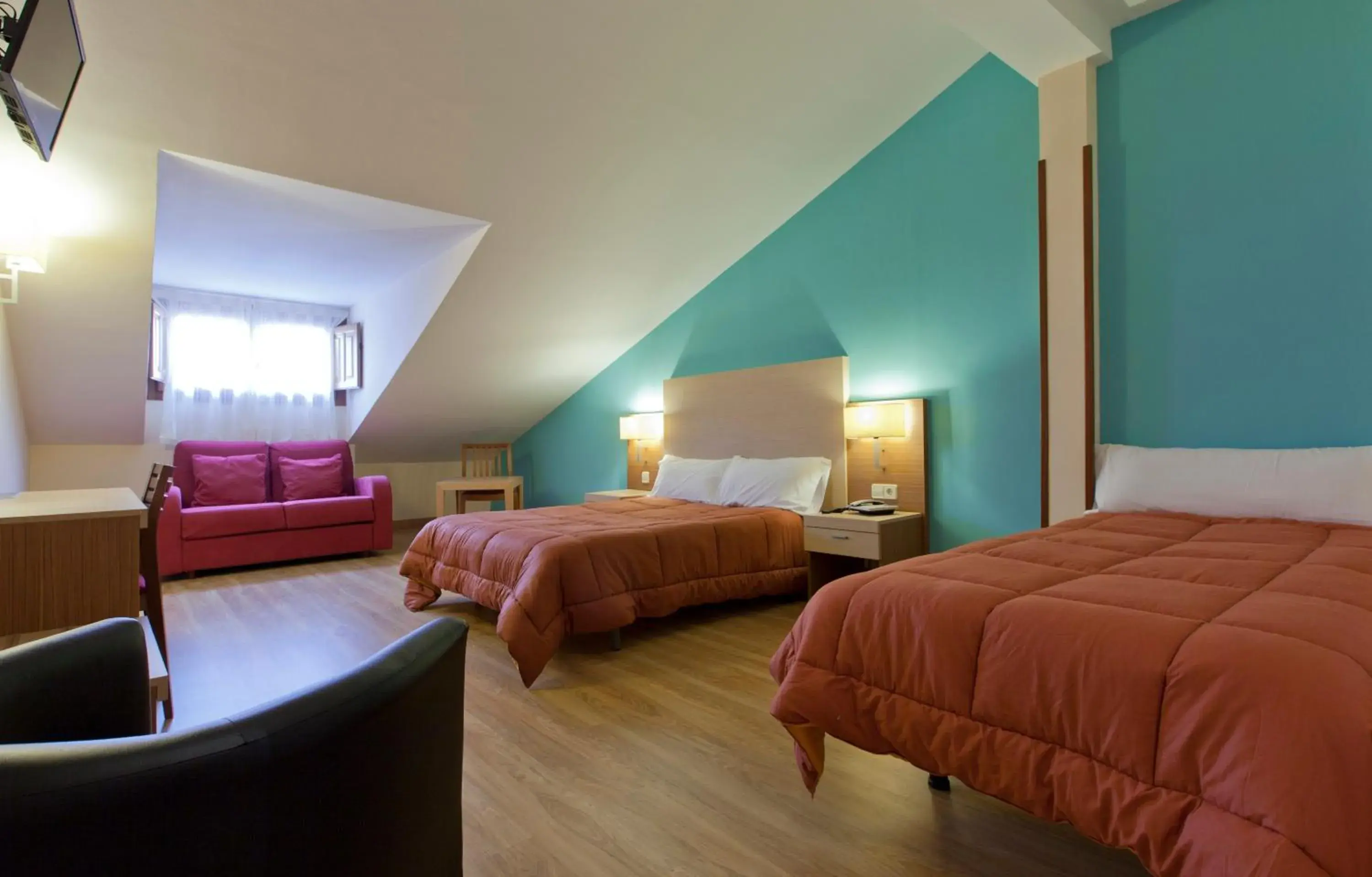 Photo of the whole room, Bed in Hotel Mirador Puerta del Sol