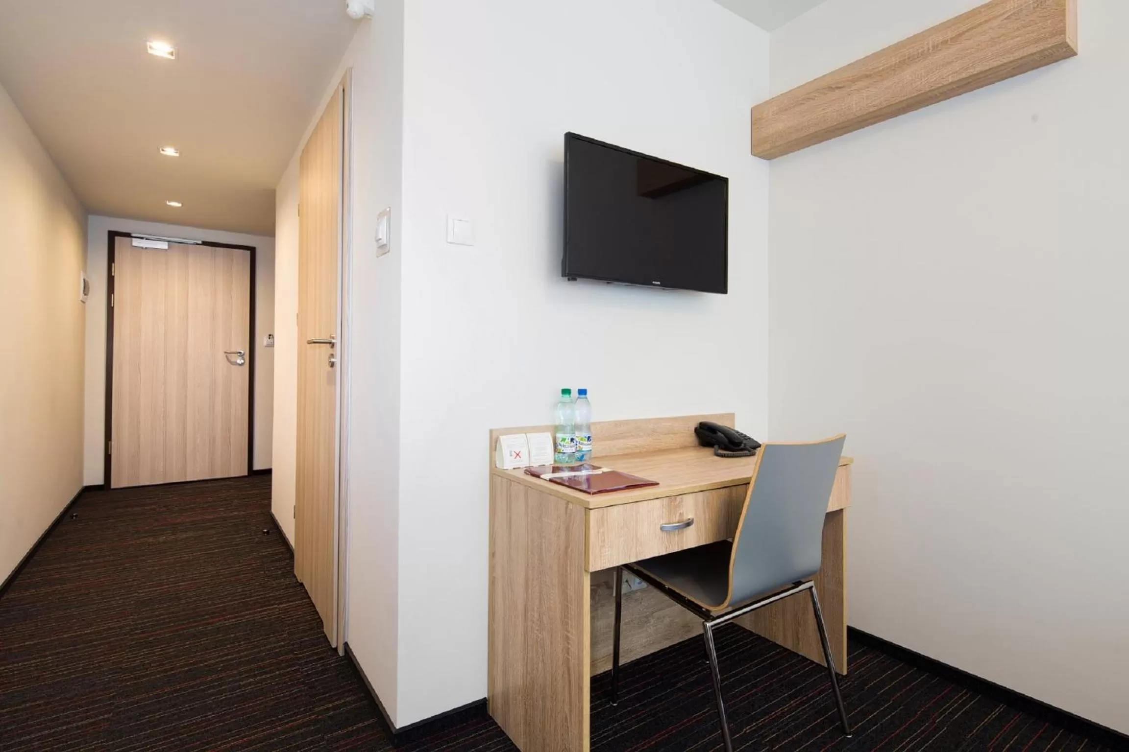 Photo of the whole room in Automobil Hotel