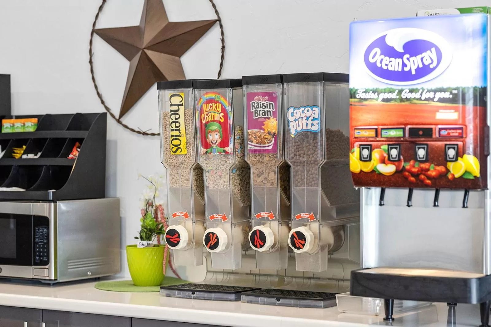 Food and drinks in GreenTree Inn Prescott Valley