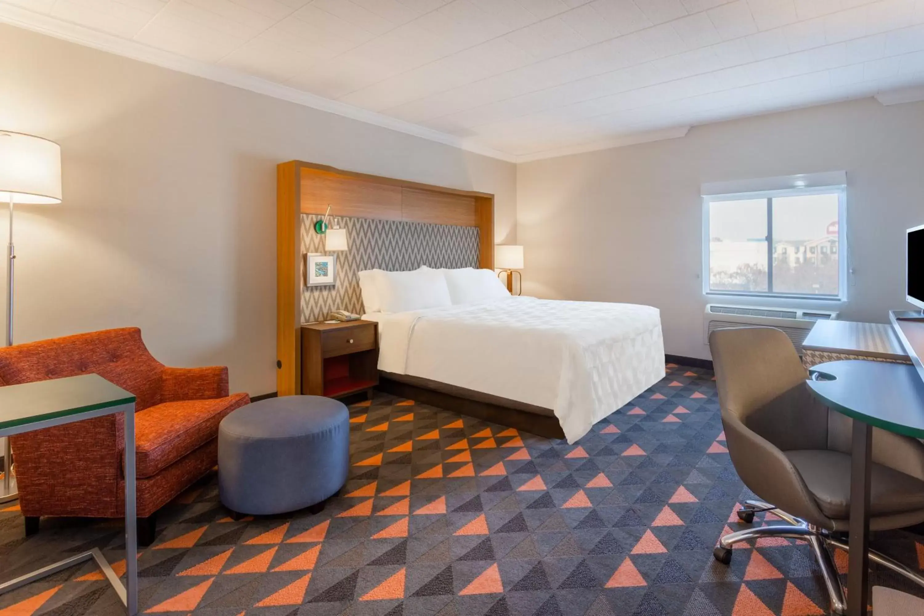 Photo of the whole room, Bed in Holiday Inn Philadelphia South-Swedesboro, an IHG Hotel