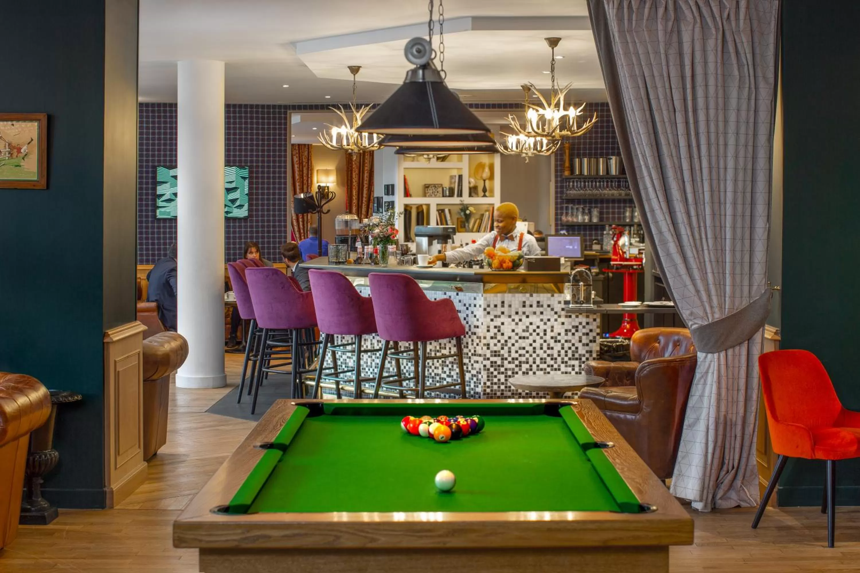Billiard in Mercure Rambouillet Relays Du Château